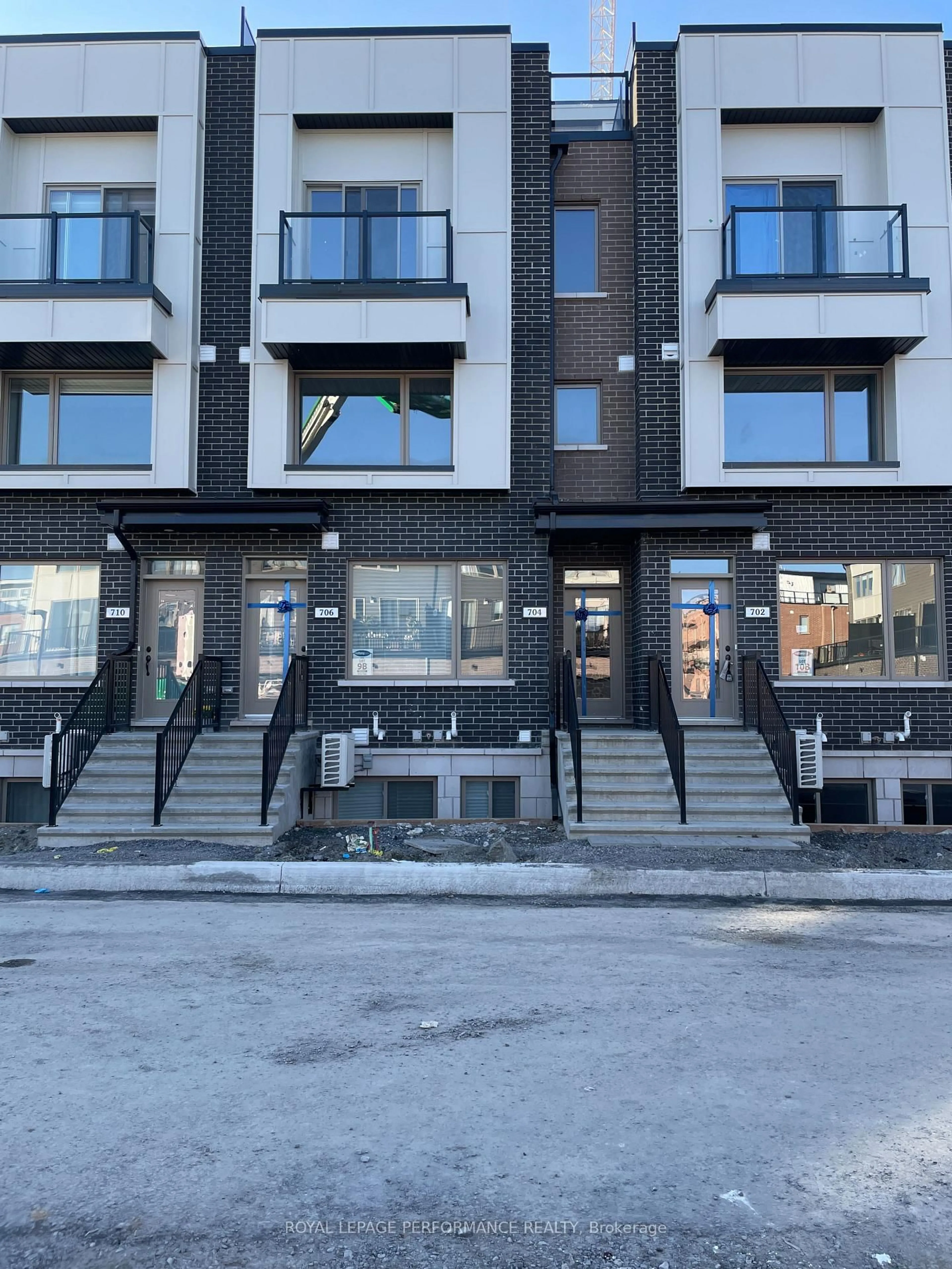 Patio, street for 704 Kizis Private N/A #18, Ottawa Ontario K1K 5A4
