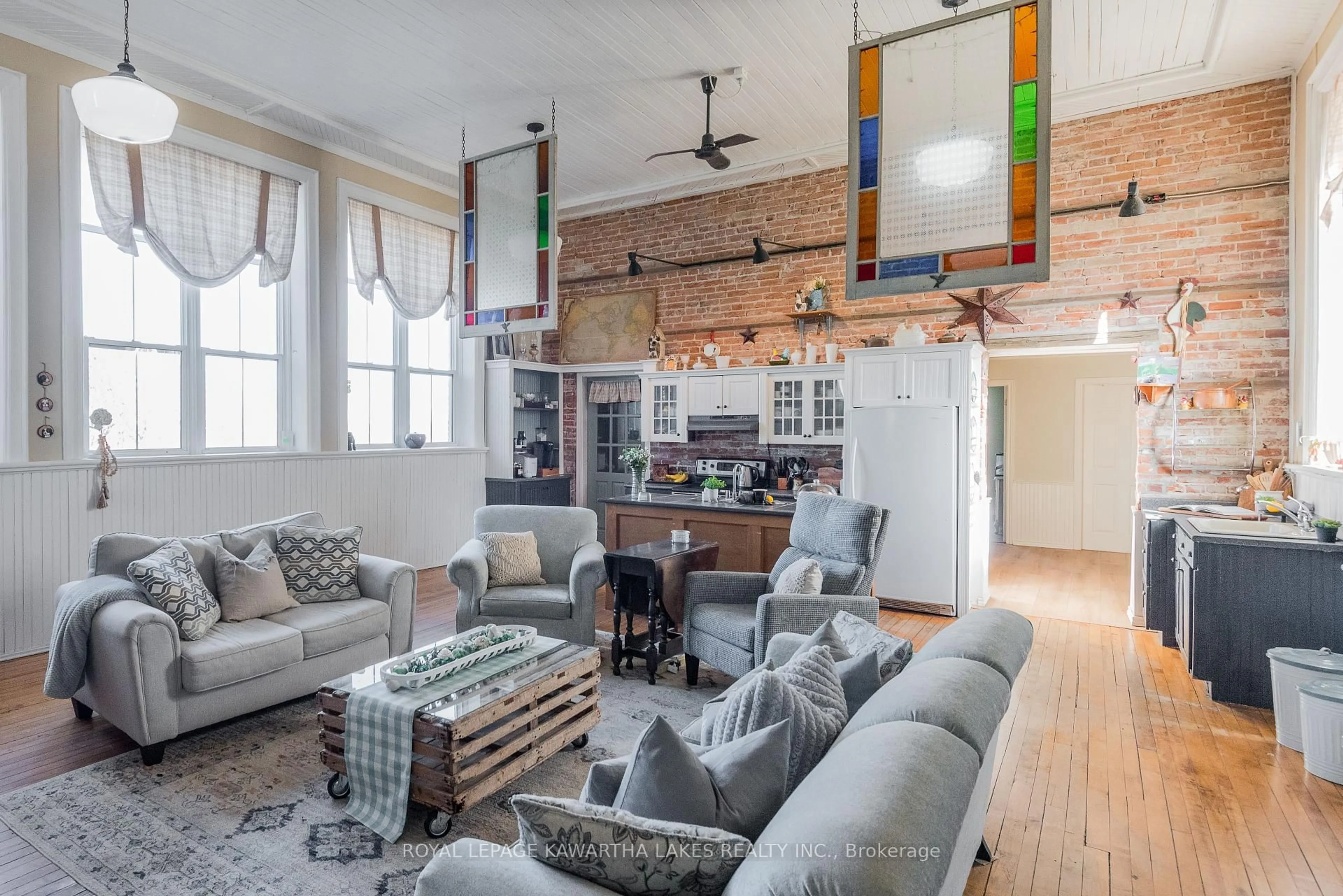 Living room with furniture, unknown for 178 GRASSHILL Rd, Kawartha Lakes Ontario K0M 2T0