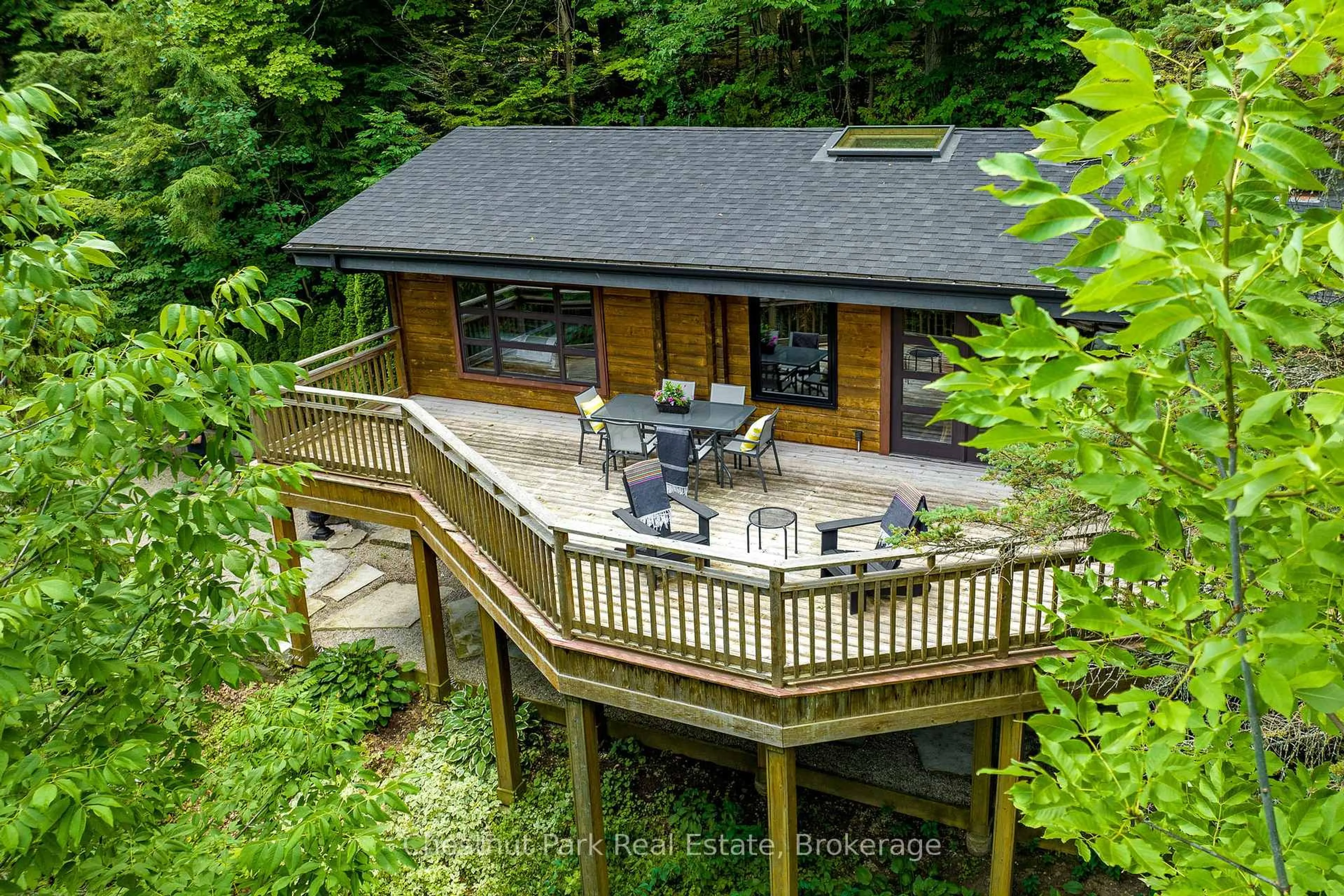 A pic from outside/outdoor area/front of a property/back of a property/a pic from drone, unknown for 146 Chamonix Cres, Blue Mountains Ontario L9Y 3Z2