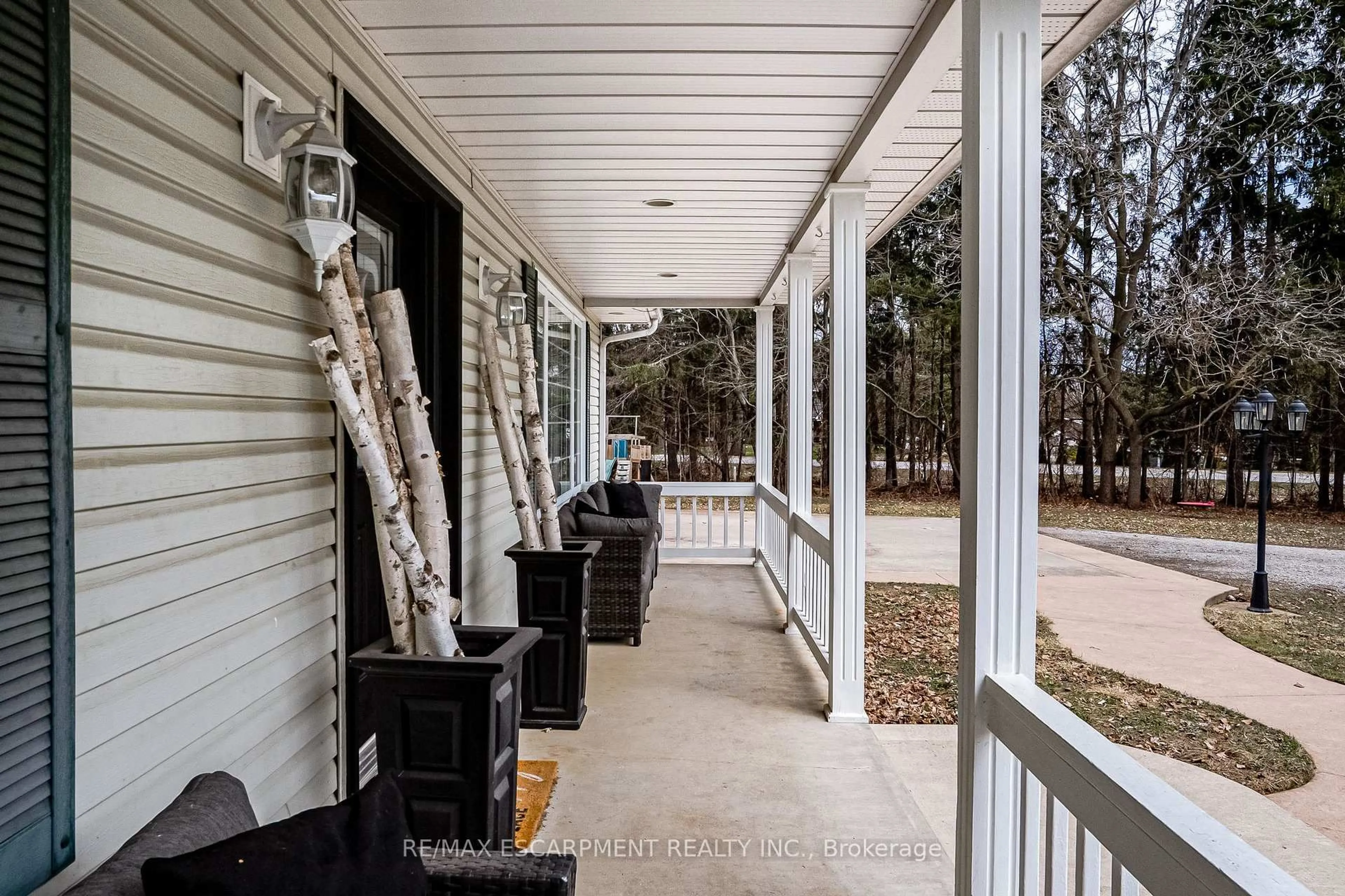 Patio, unknown for 2073 Old Highway 24, Norfolk Ontario N0E 1Z0