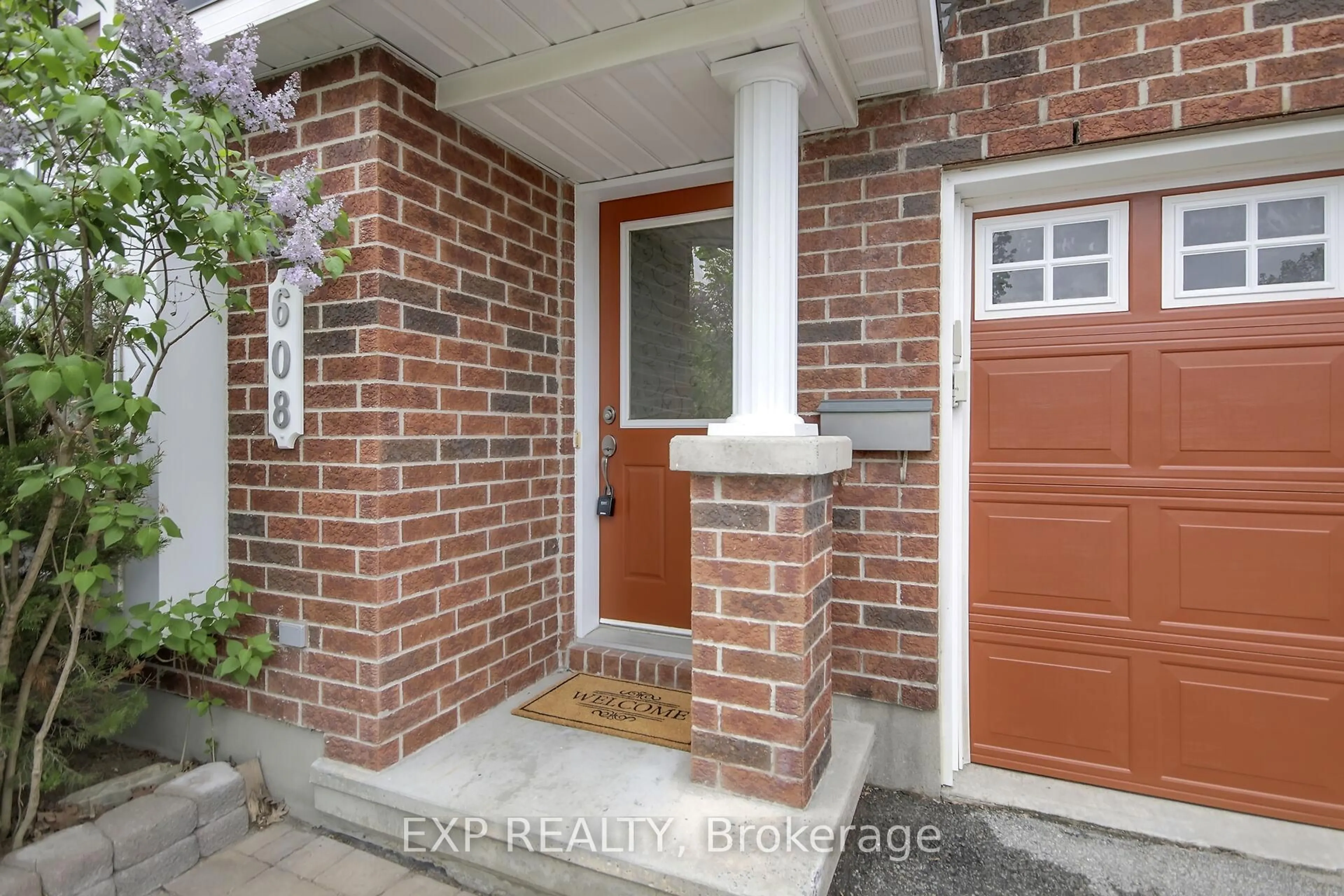 Indoor entryway for 608 Paul Metivier Dr, Ottawa Ontario K2J 0X9