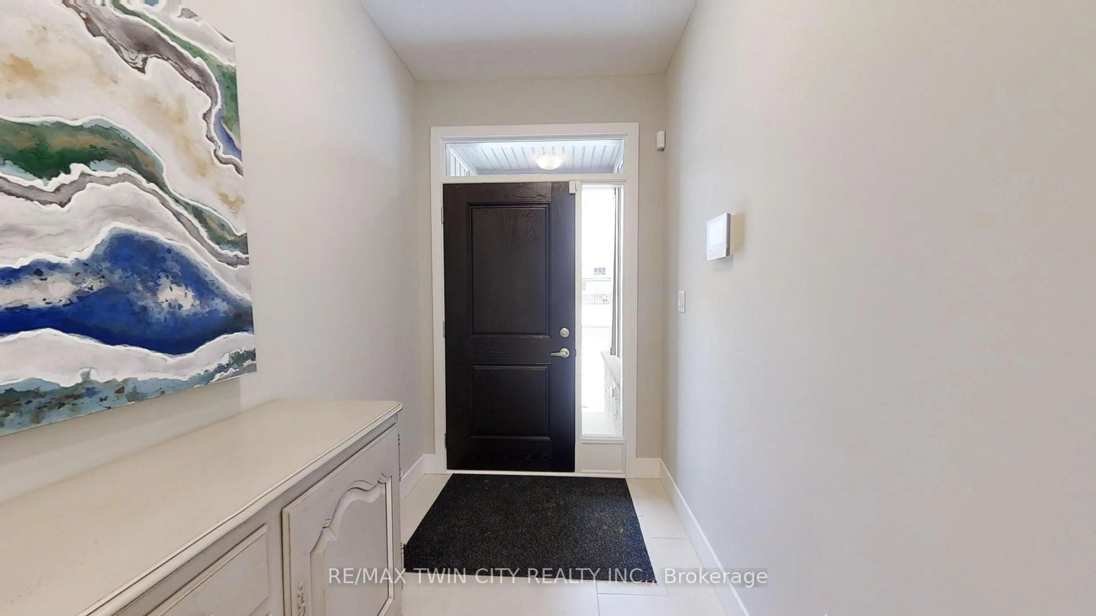 Indoor entryway for 668 Chelton Rd, London South Ontario N6M 0A1