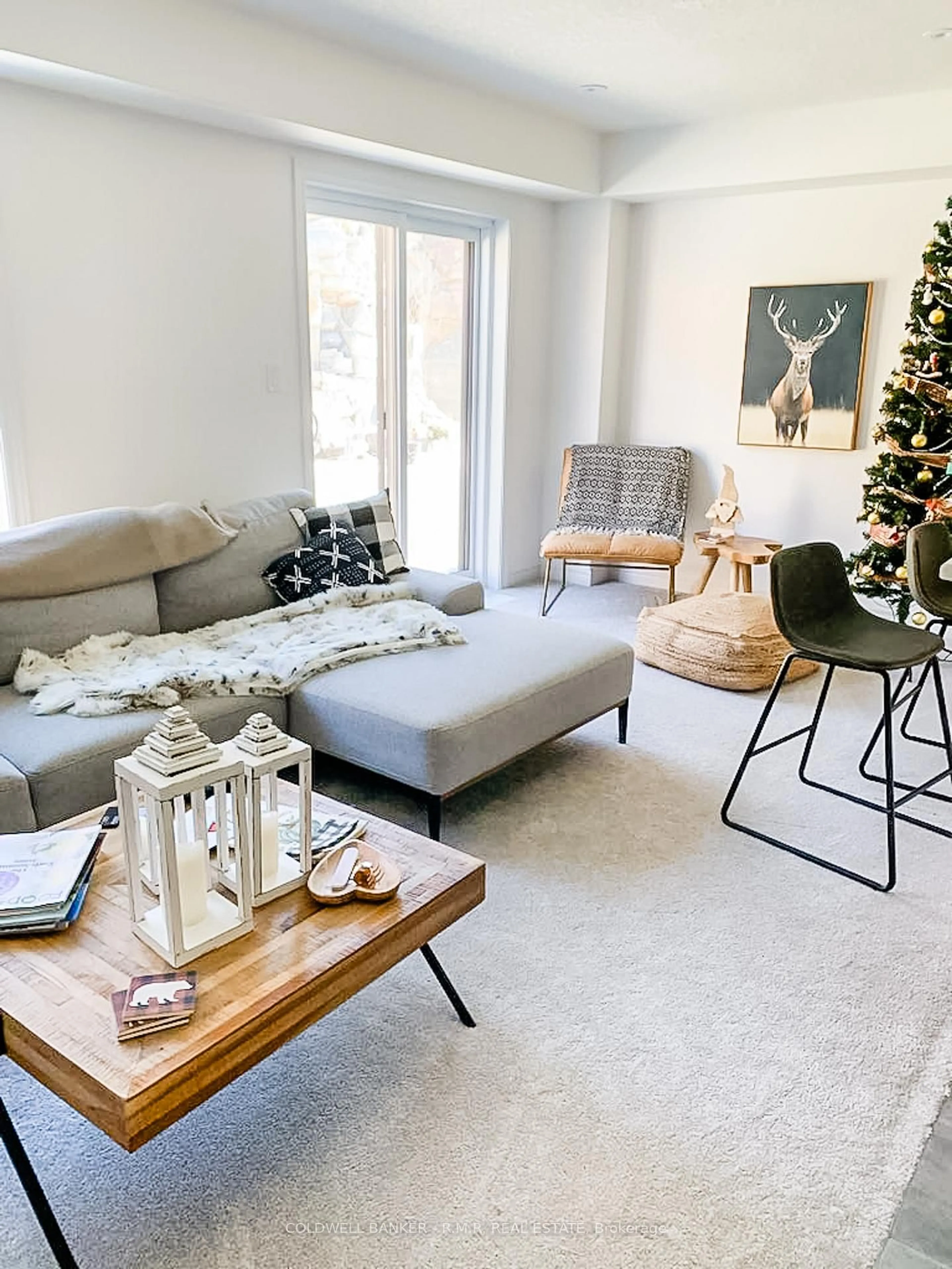 Living room with furniture, unknown for 45 Kelsey Madison Crt, Huntsville Ontario P1H 0E2