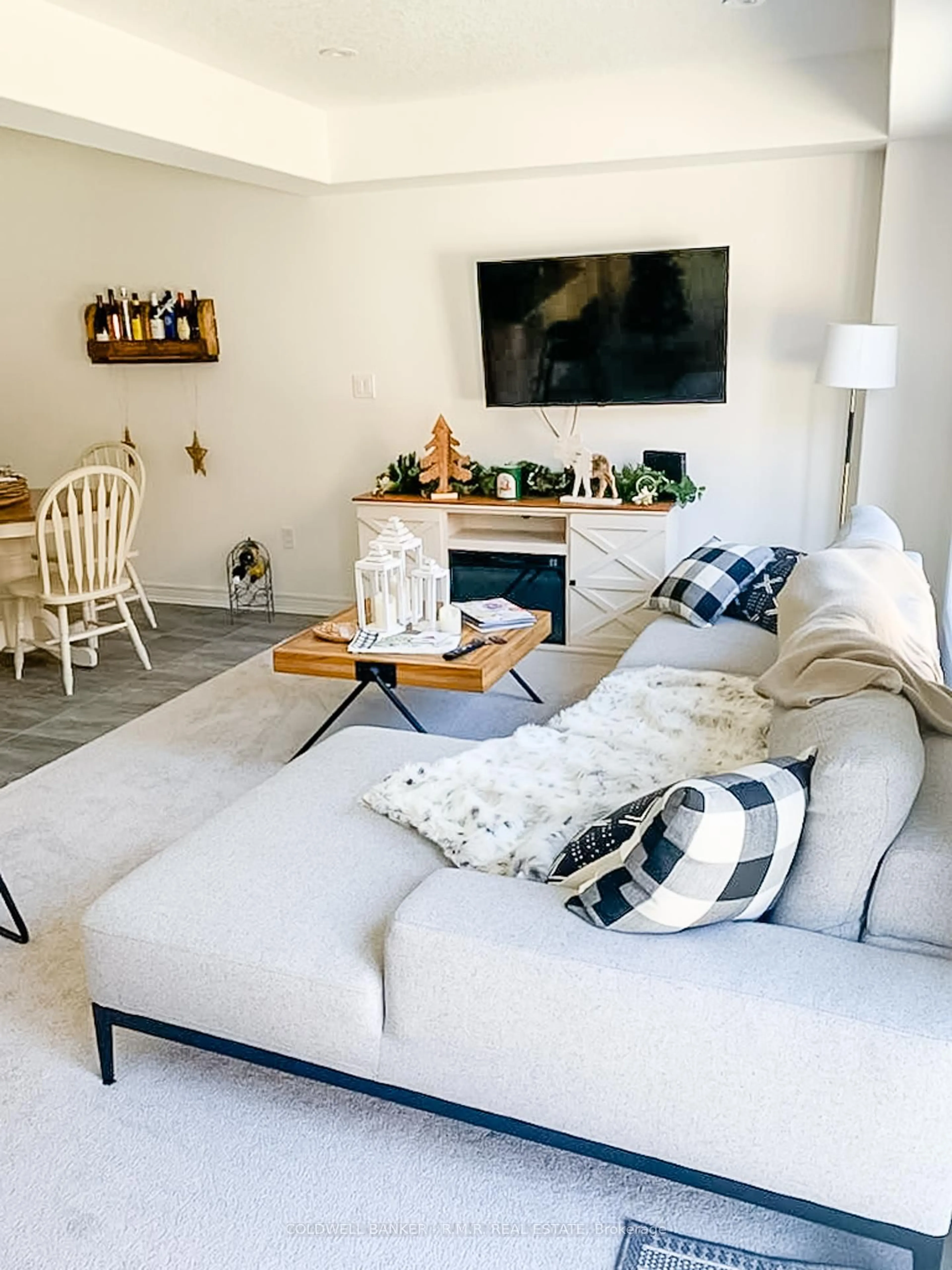 Living room with furniture, unknown for 45 Kelsey Madison Crt, Huntsville Ontario P1H 0E2