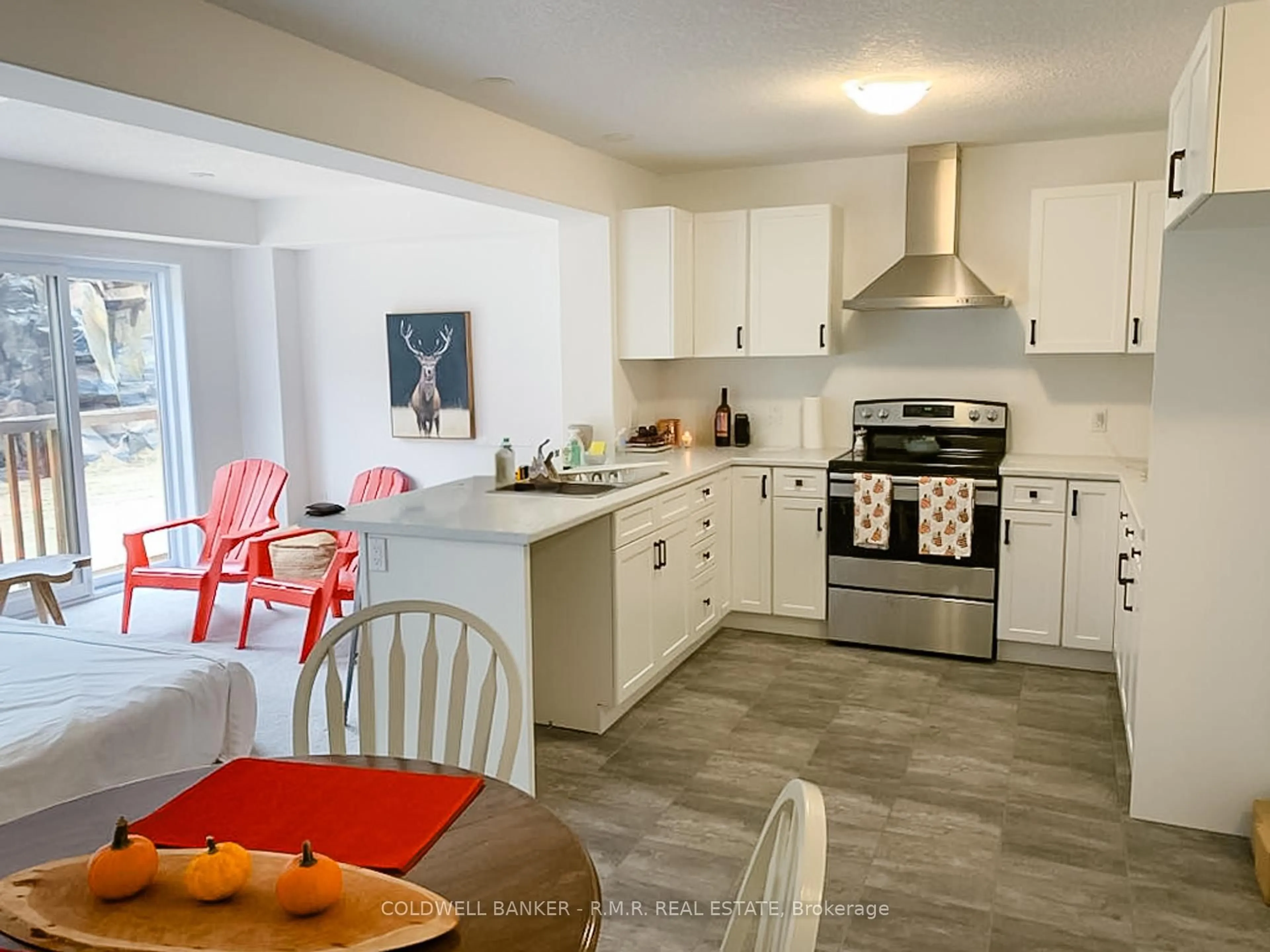 Open concept kitchen, ceramic/tile floor for 45 Kelsey Madison Crt, Huntsville Ontario P1H 0E2