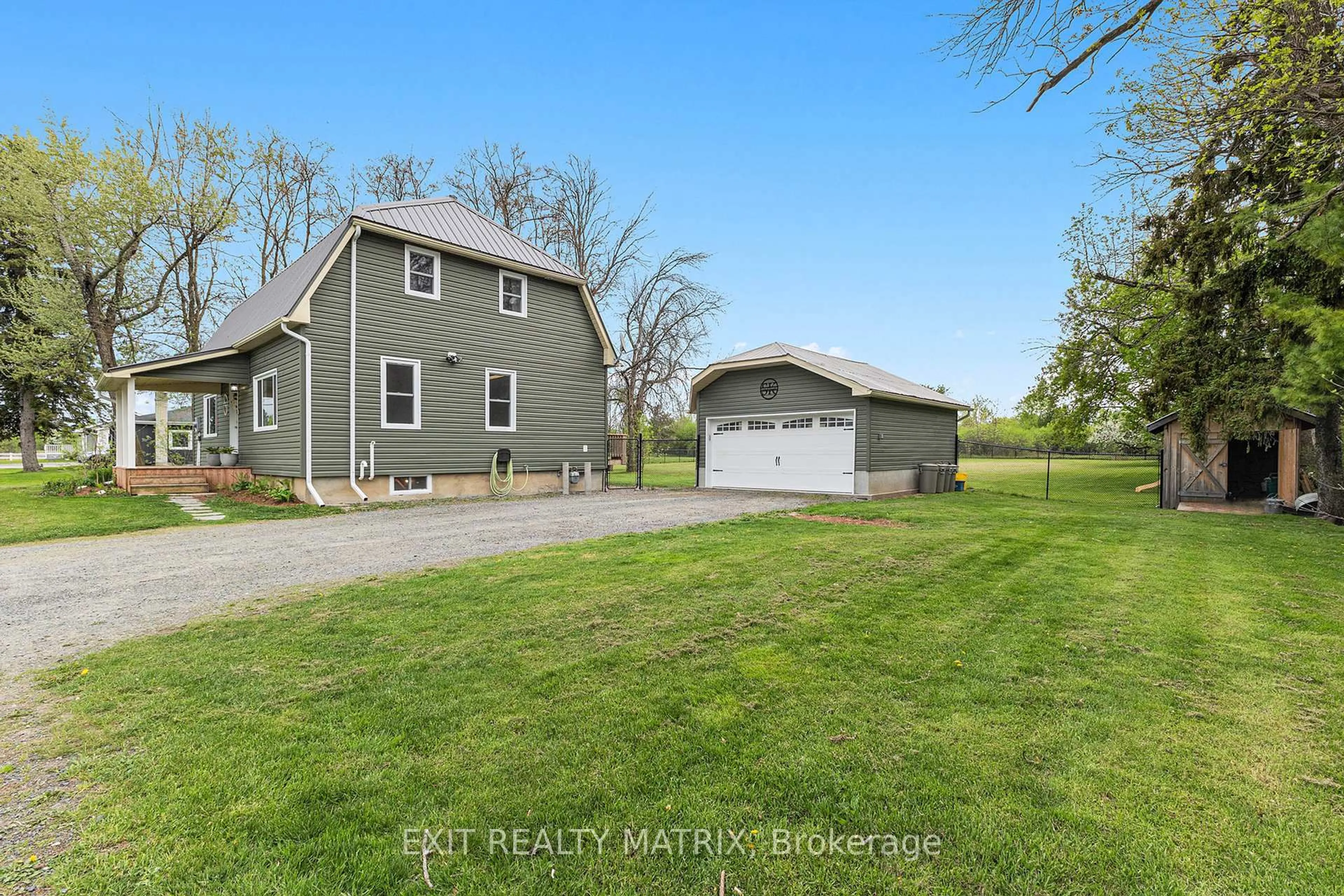 A pic from outside/outdoor area/front of a property/back of a property/a pic from drone, unknown for 2937 Rideau Ferry Rd, Perth Ontario K7H 3C7