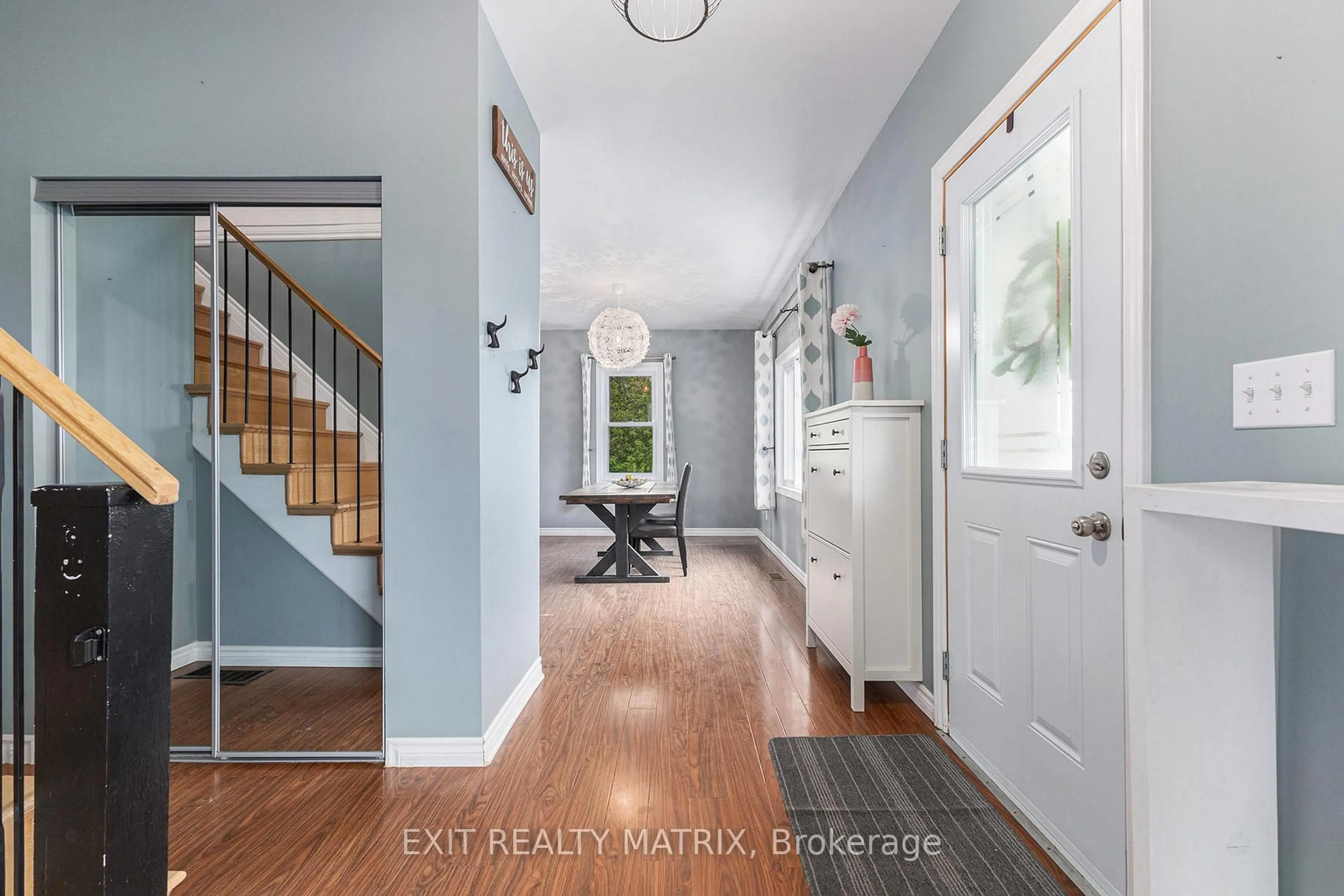 Indoor entryway for 2937 Rideau Ferry Rd, Perth Ontario K7H 3C7