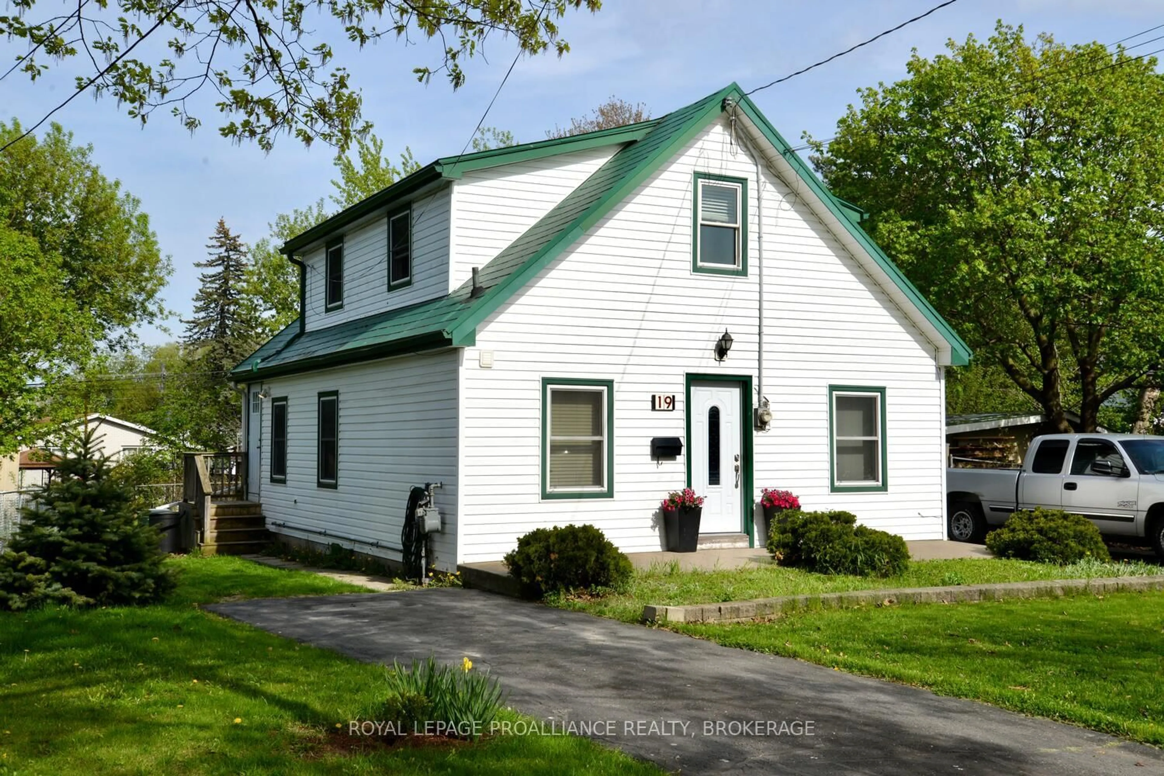 Home with vinyl exterior material, street for 19 Folger St, Kingston Ontario K7K 4Y7