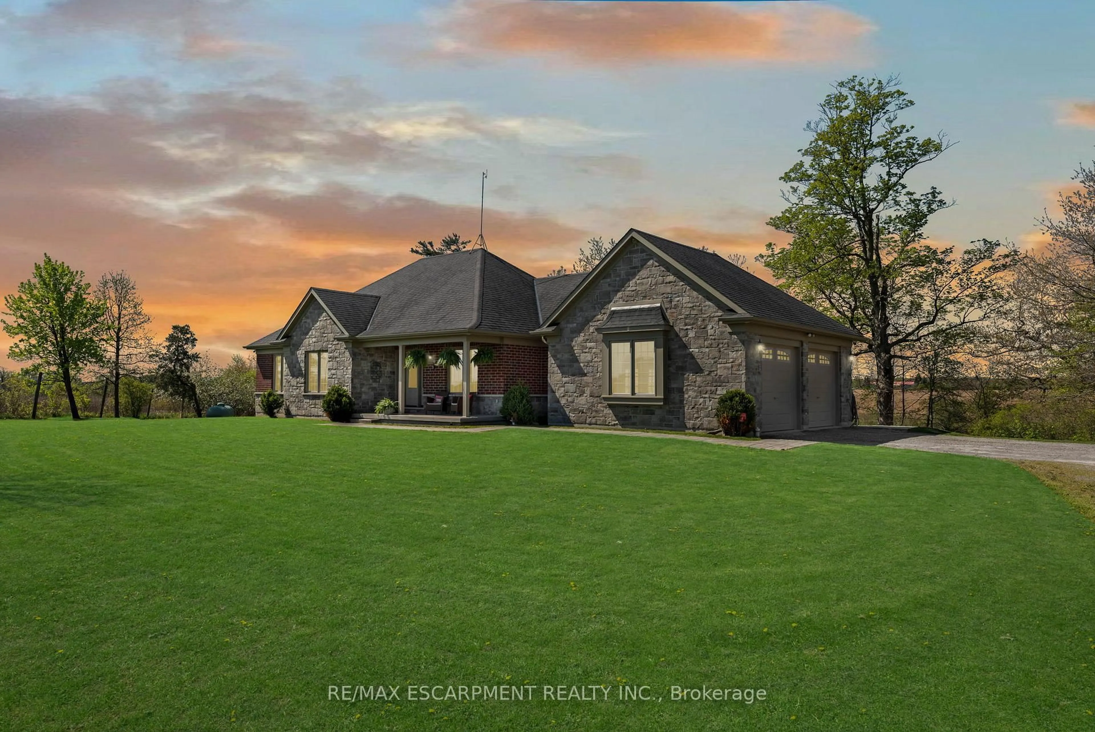 A pic from outside/outdoor area/front of a property/back of a property/a pic from drone, mountain view for 9488 NORTH CHIPPAWA Rd, West Lincoln Ontario L0R 1E0