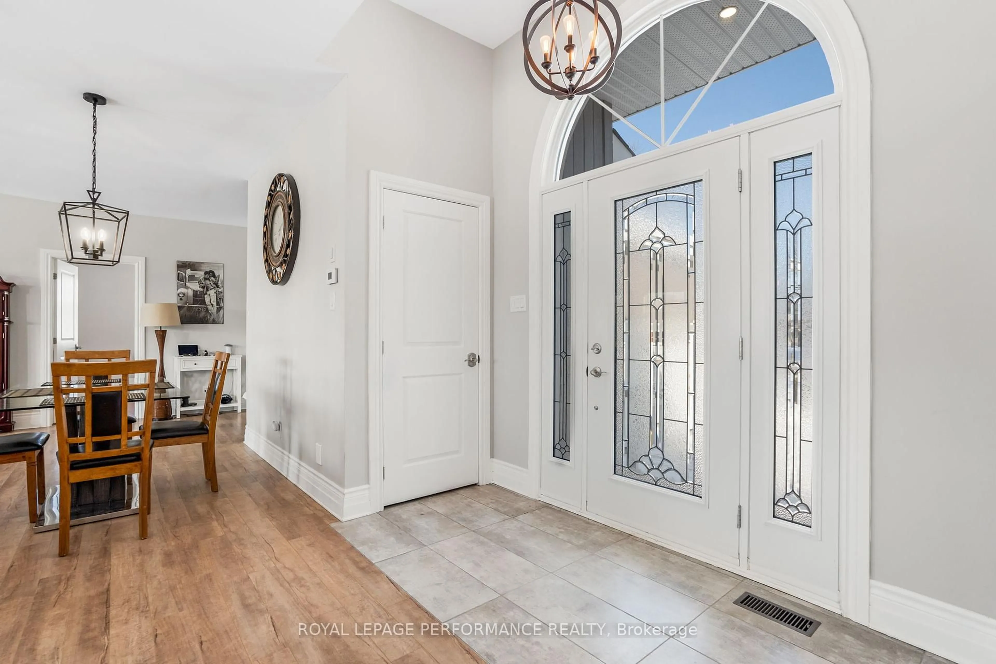 Indoor entryway for 3726 Front Rd, Champlain Ontario K6A 2T4