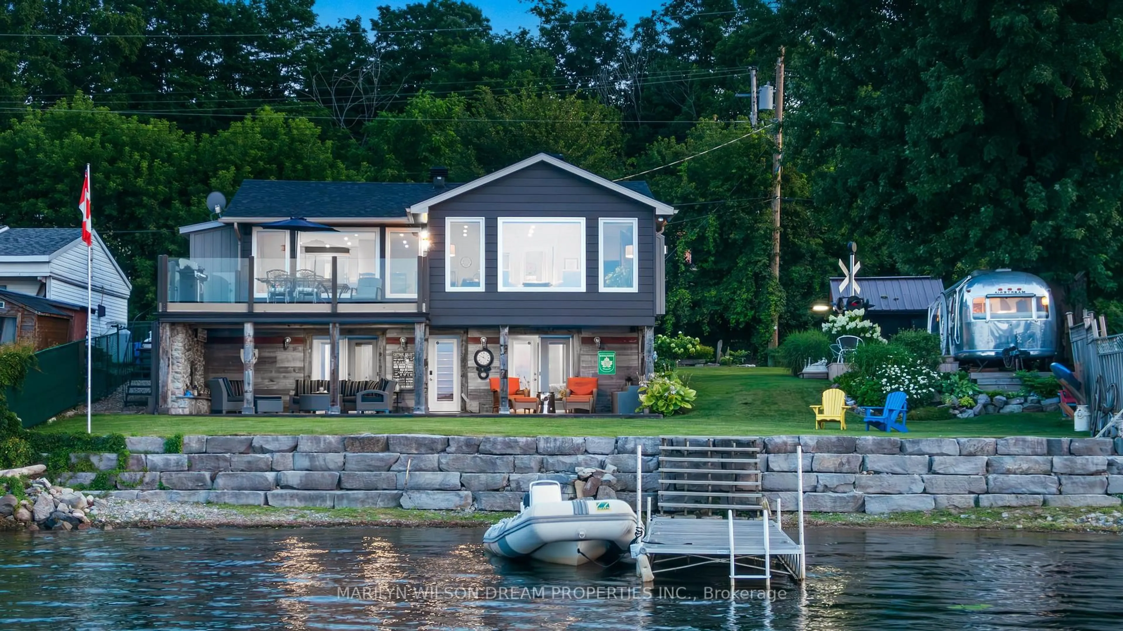 Home with vinyl exterior material, water/lake/river/ocean view for 614 Lake St, Renfrew Ontario K7V 3Z8