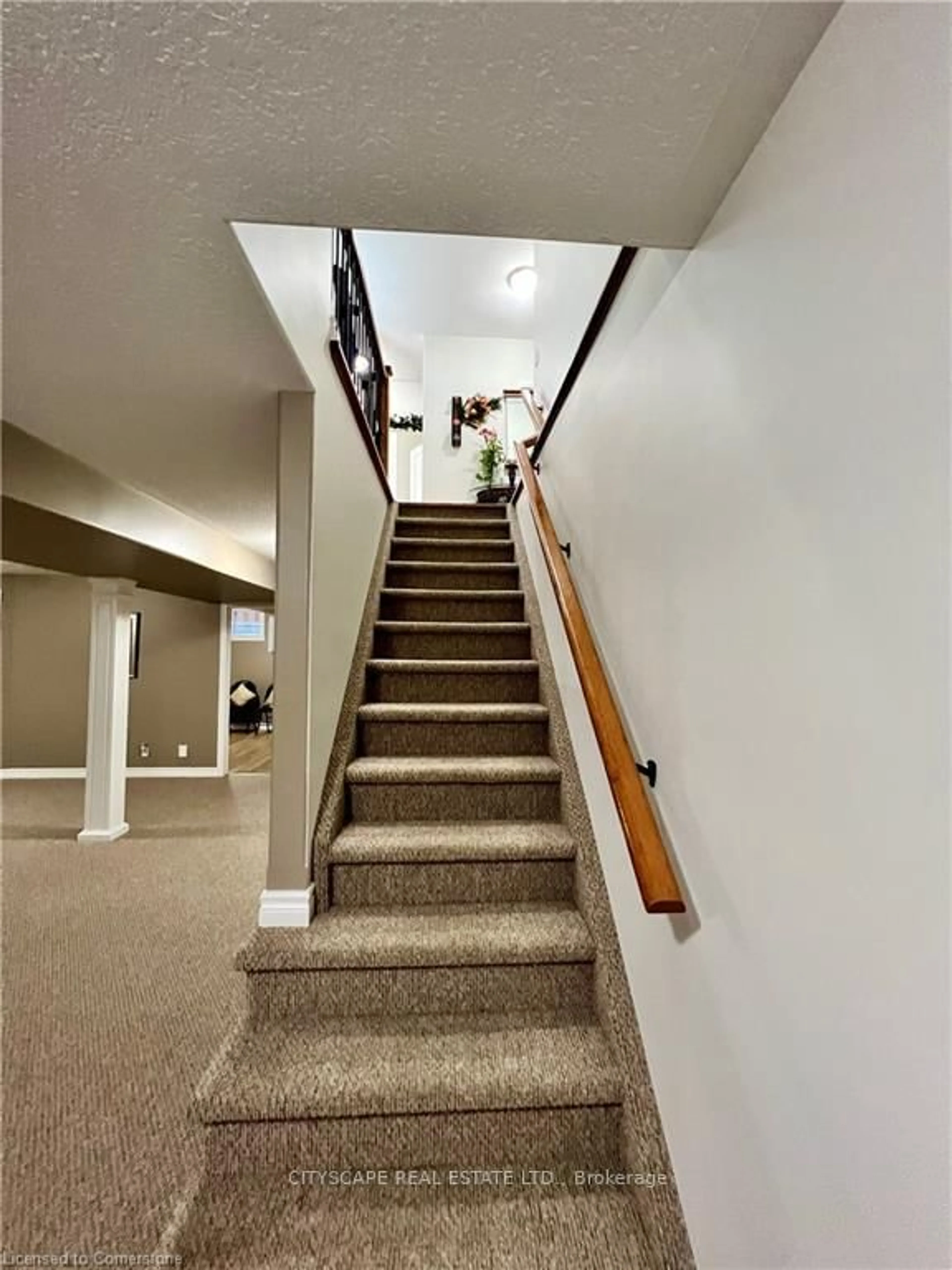 Stairs for 159 Victoria St, Norfolk Ontario N3Y 4R6