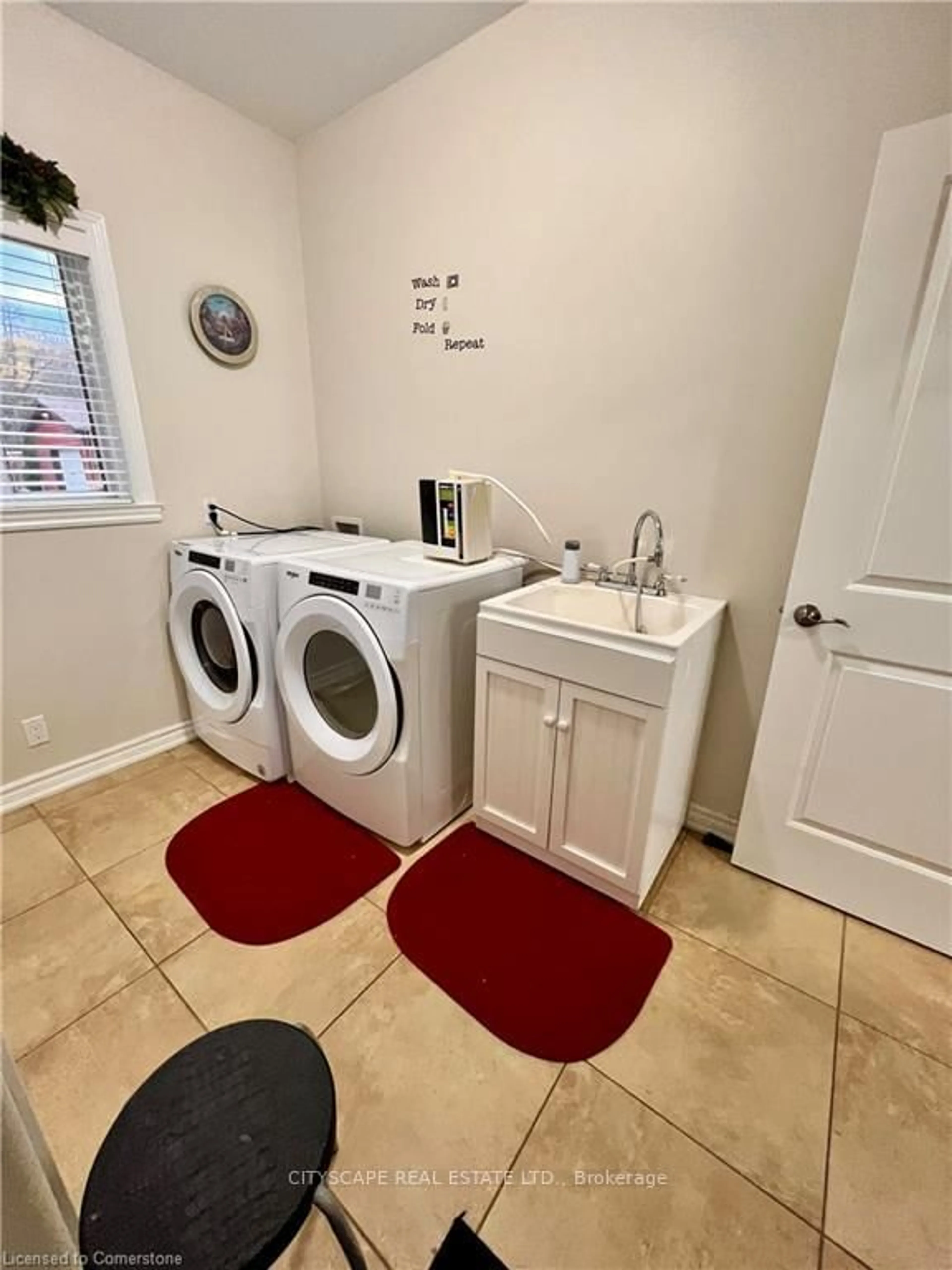 Laundry room for 159 Victoria St, Norfolk Ontario N3Y 4R6