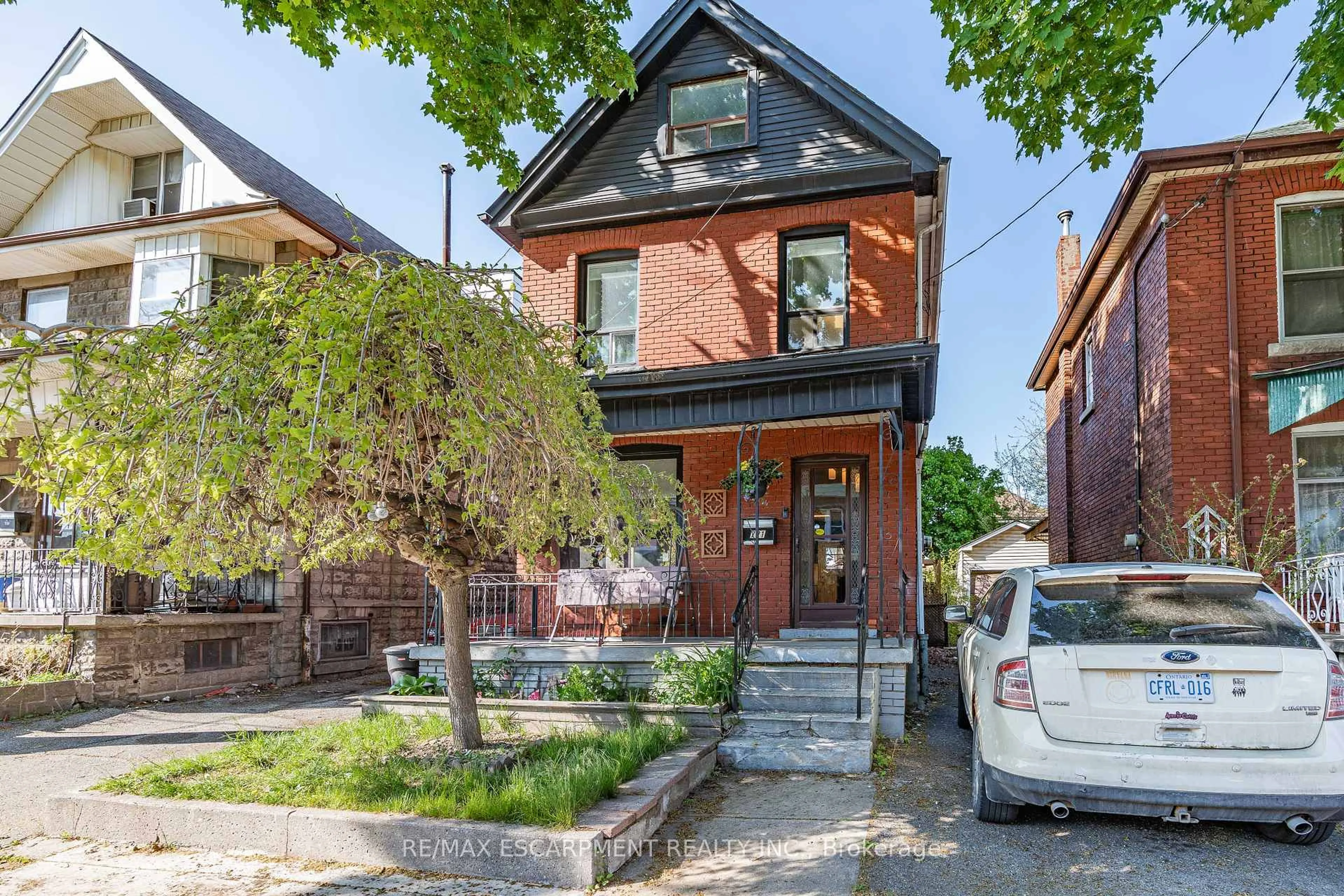 Home with brick exterior material, street for 721 Cannon St, Hamilton Ontario L8L 2H1
