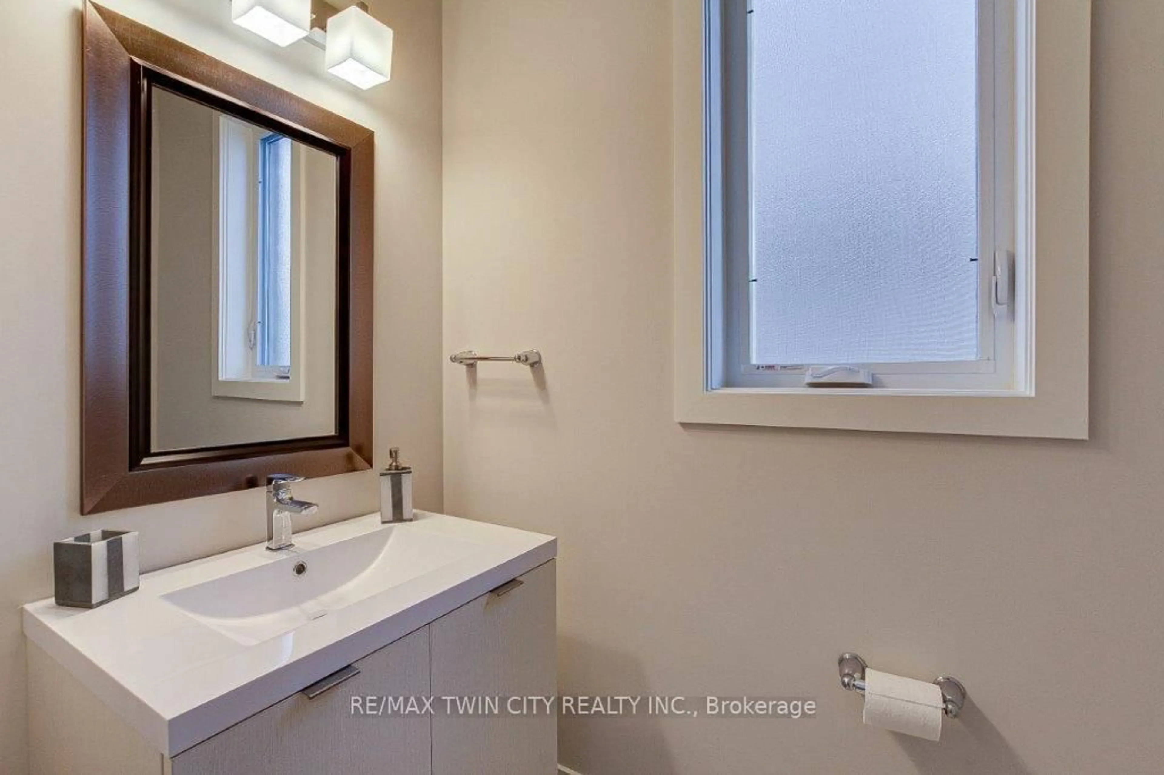 Standard bathroom, ceramic/tile floor for 2258 Southport Cres, London South Ontario N6M 0A1