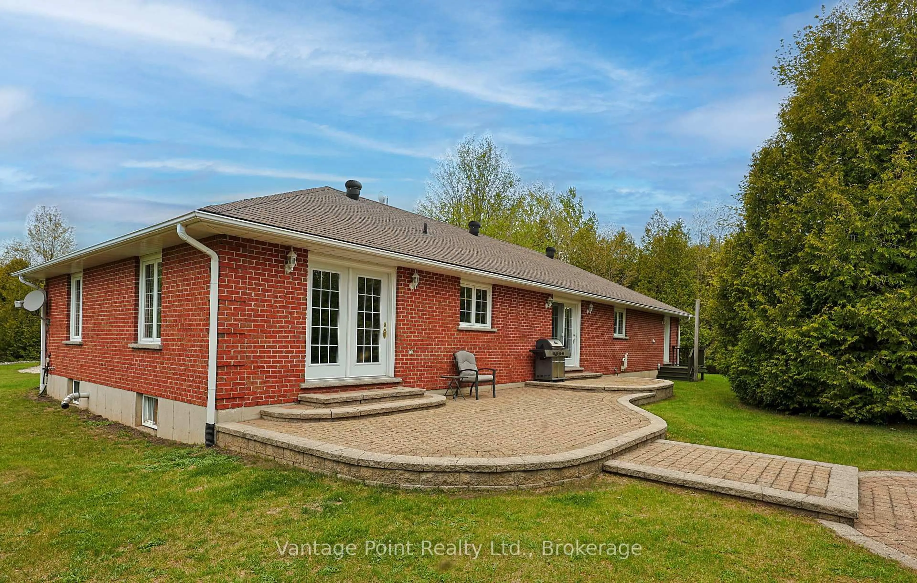 Home with brick exterior material, unknown for 776761 10 Highway, Chatsworth Ontario N0H 1R0