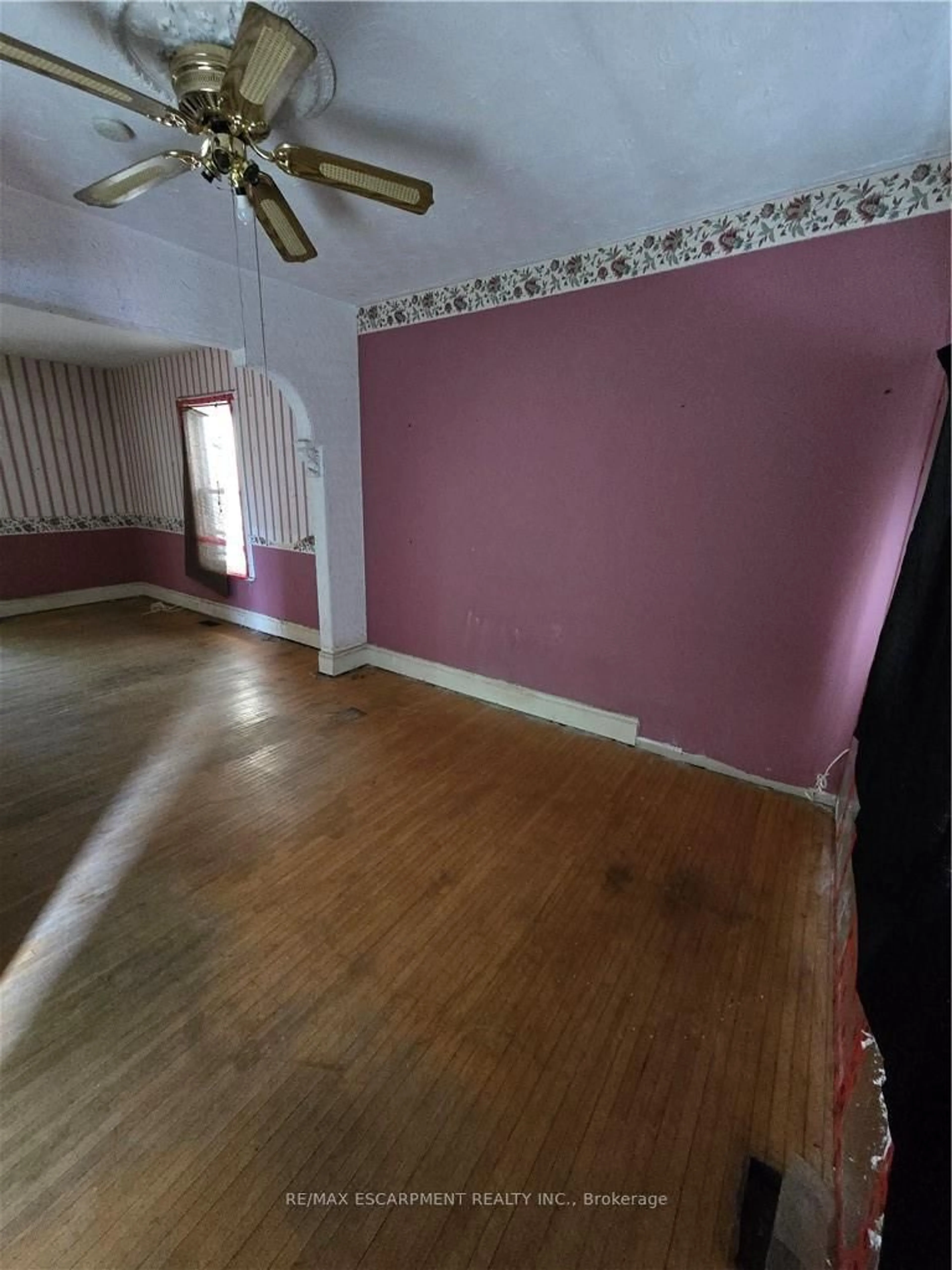 A pic of a room for 138 Sanford Ave, Hamilton Ontario L8L 5Z5