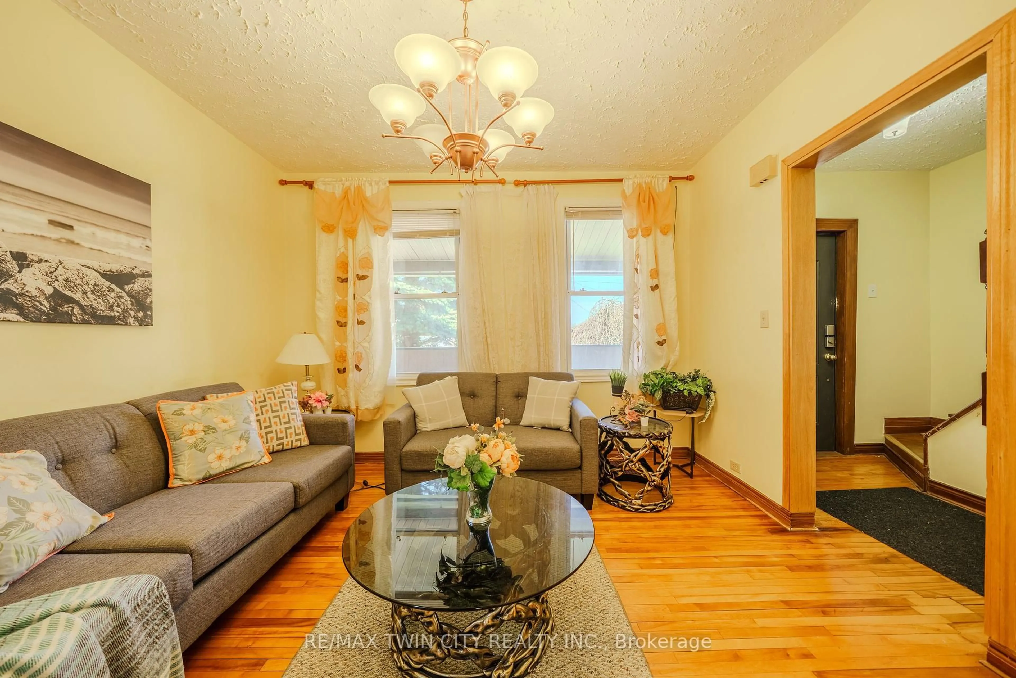 Living room with furniture, unknown for 5684 Spring St, Niagara Falls Ontario L2G 1P8
