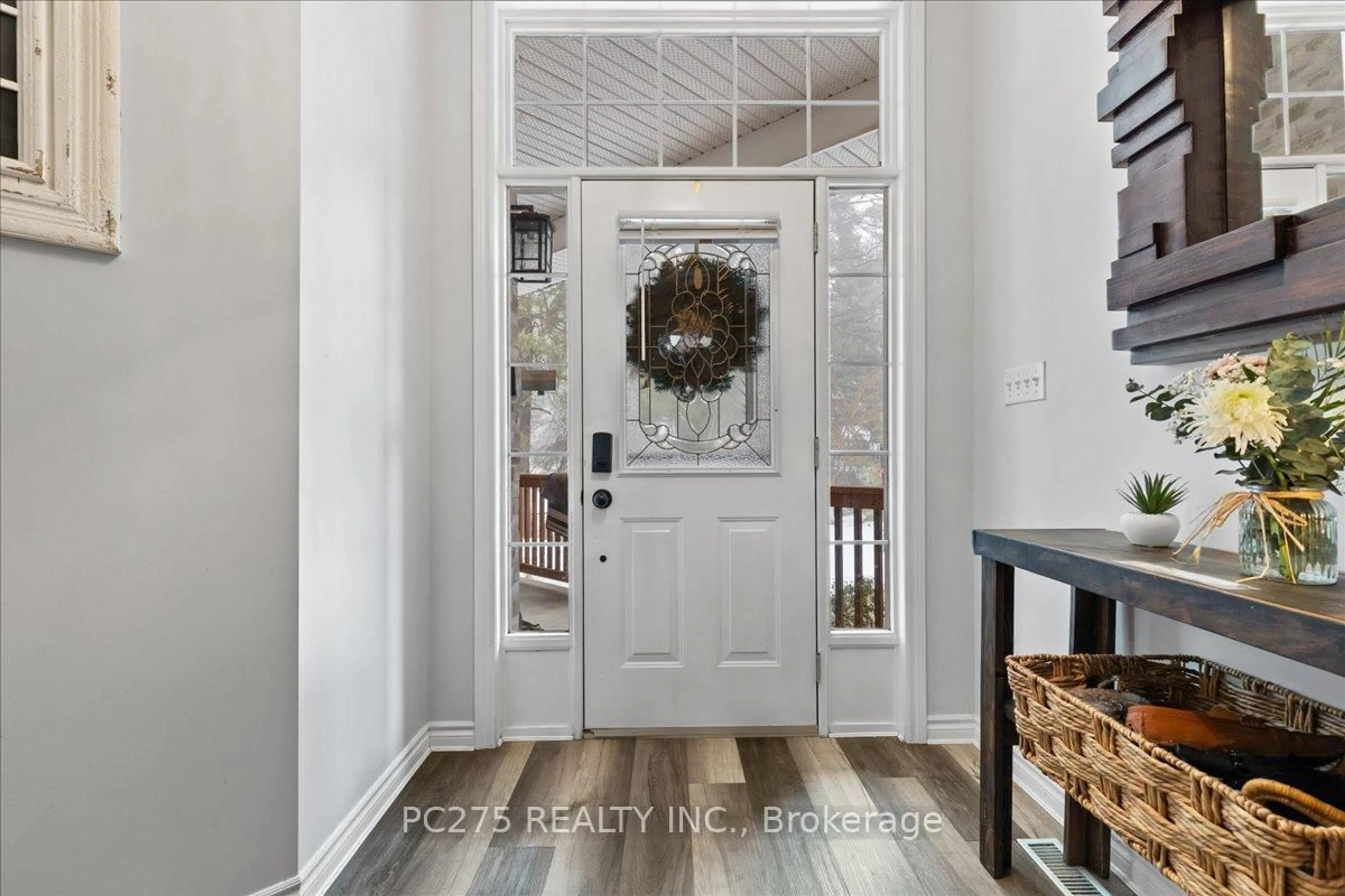 Indoor entryway for 1163 Crumlin Sdrd, London East Ontario N5V 1R6