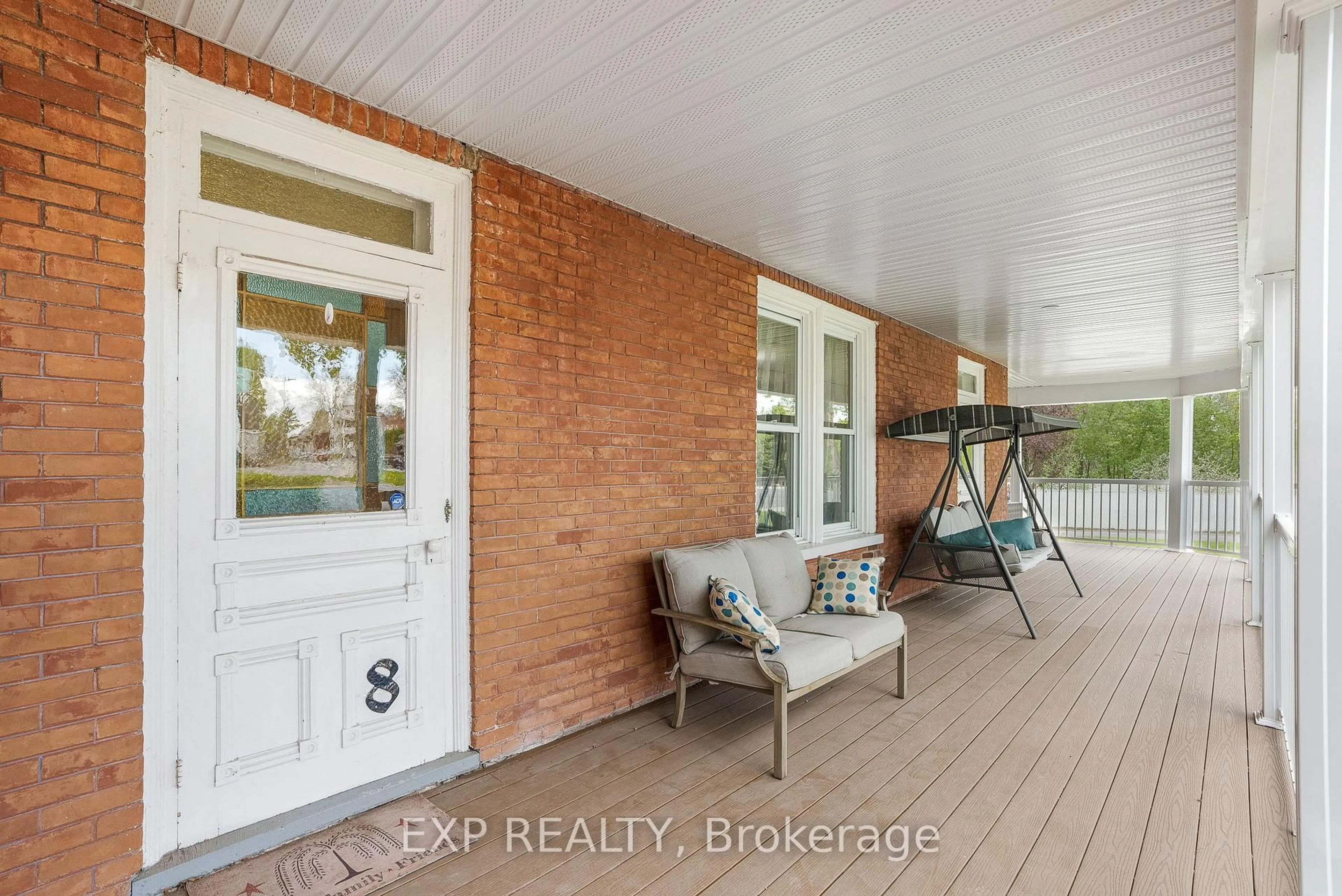 Indoor entryway for 8 JOHN St, Champlain Ontario K0B 1K0