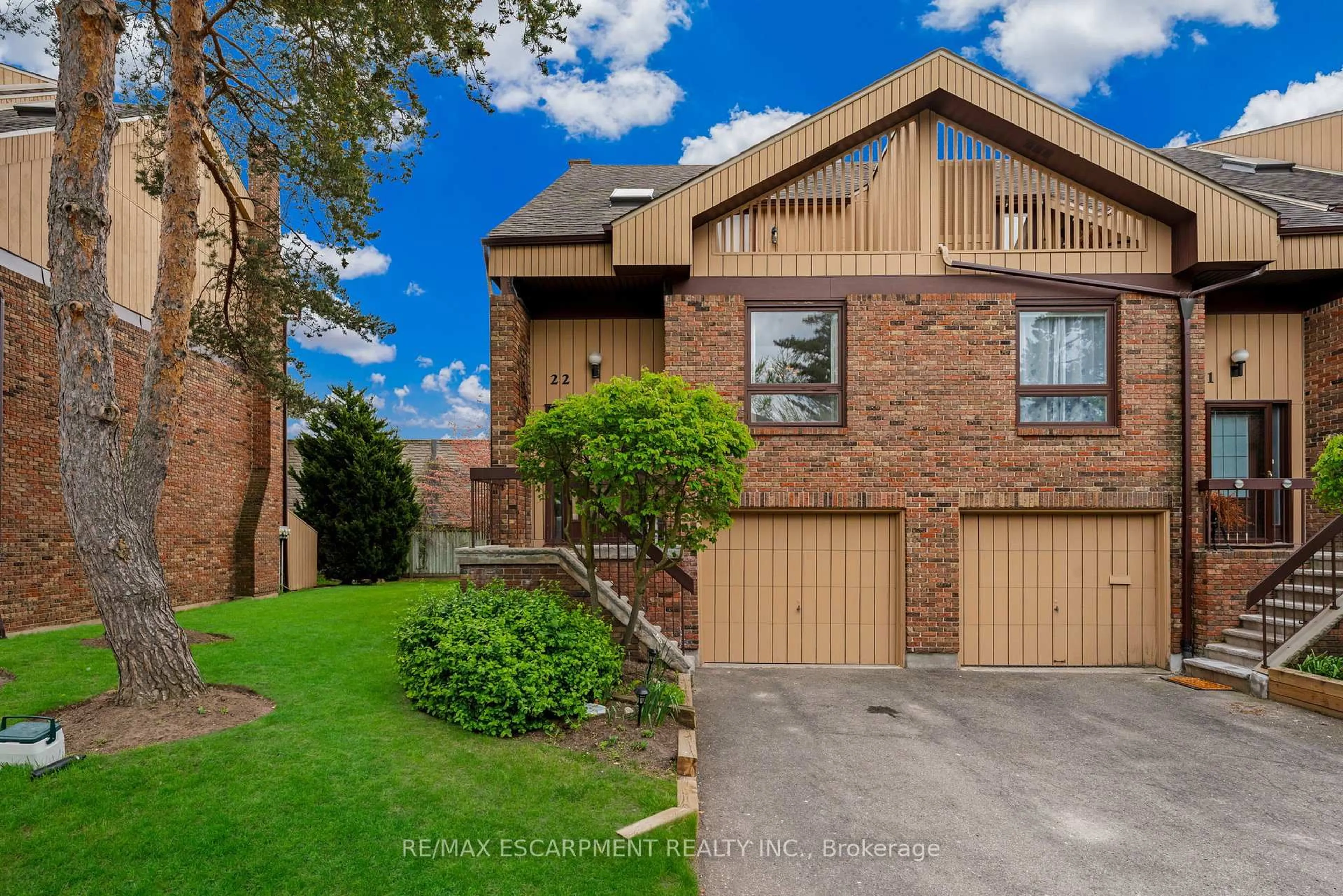 Home with brick exterior material, unknown for 178 SCOTT St #22, St. Catharines Ontario L2N 6Y5