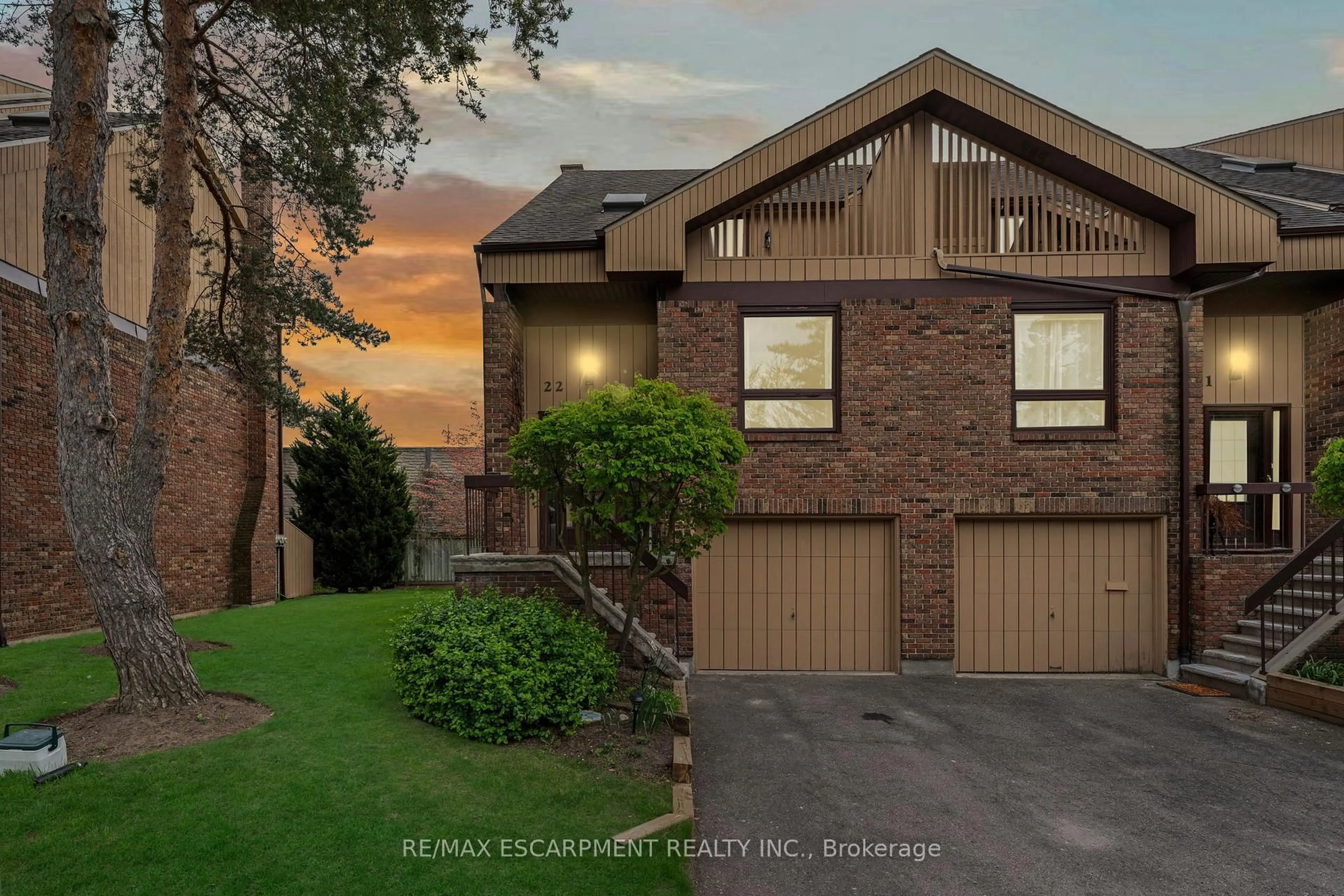 Home with brick exterior material, unknown for 178 SCOTT St #22, St. Catharines Ontario L2N 6Y5