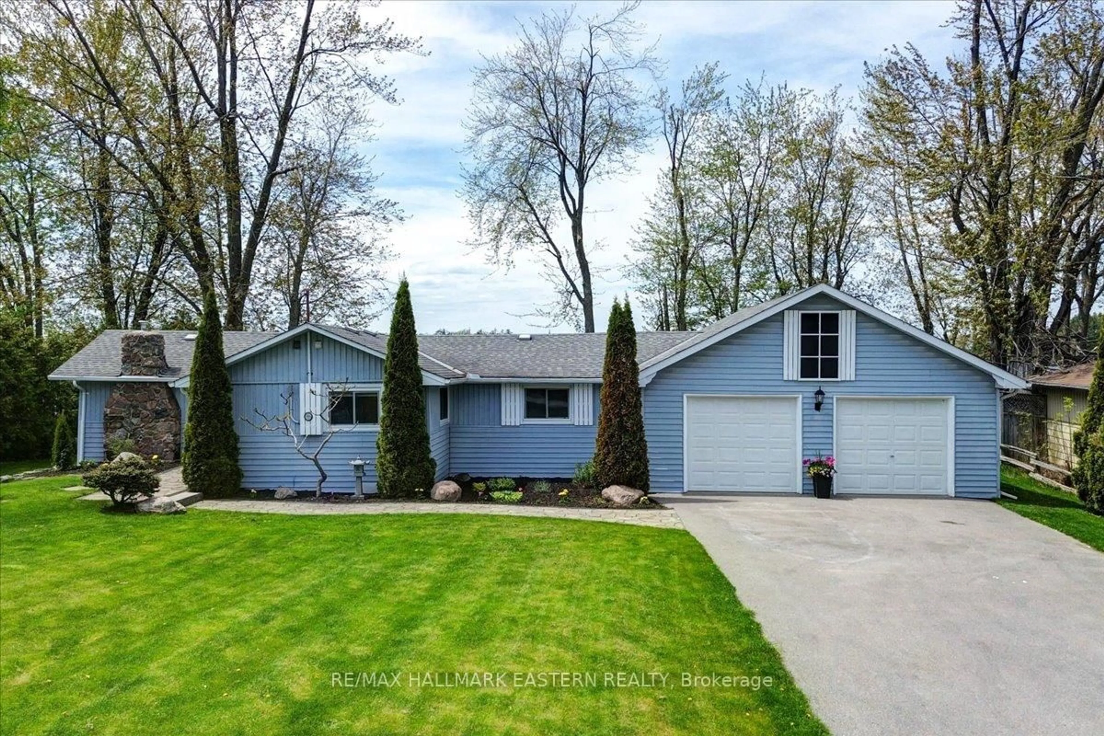 Home with vinyl exterior material, street for 81 Lakeshore Blvd, Selwyn Ontario K0L 1T0