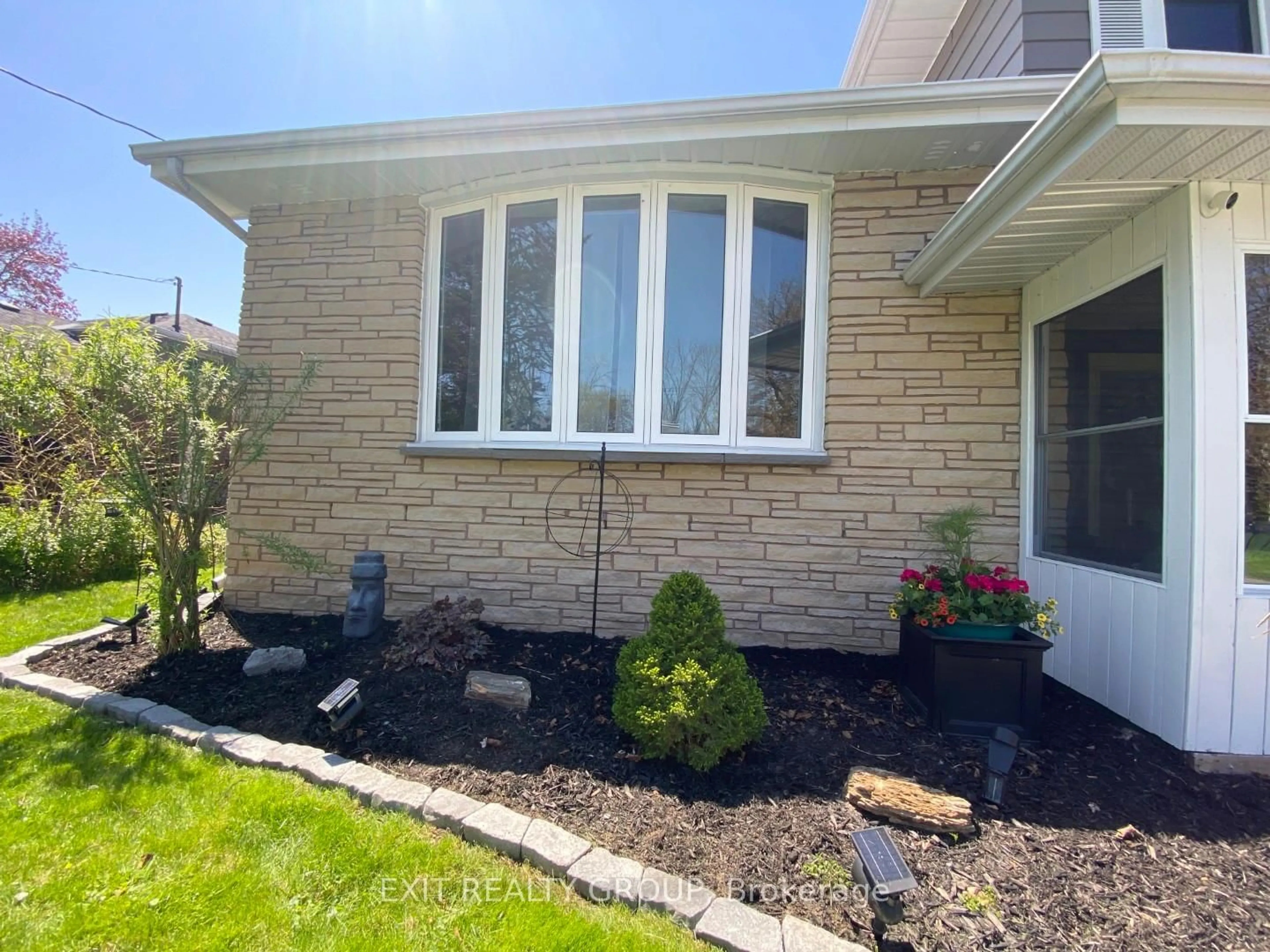 Home with vinyl exterior material, street for 22 Joyce Cres, Belleville Ontario K8N 1Y5
