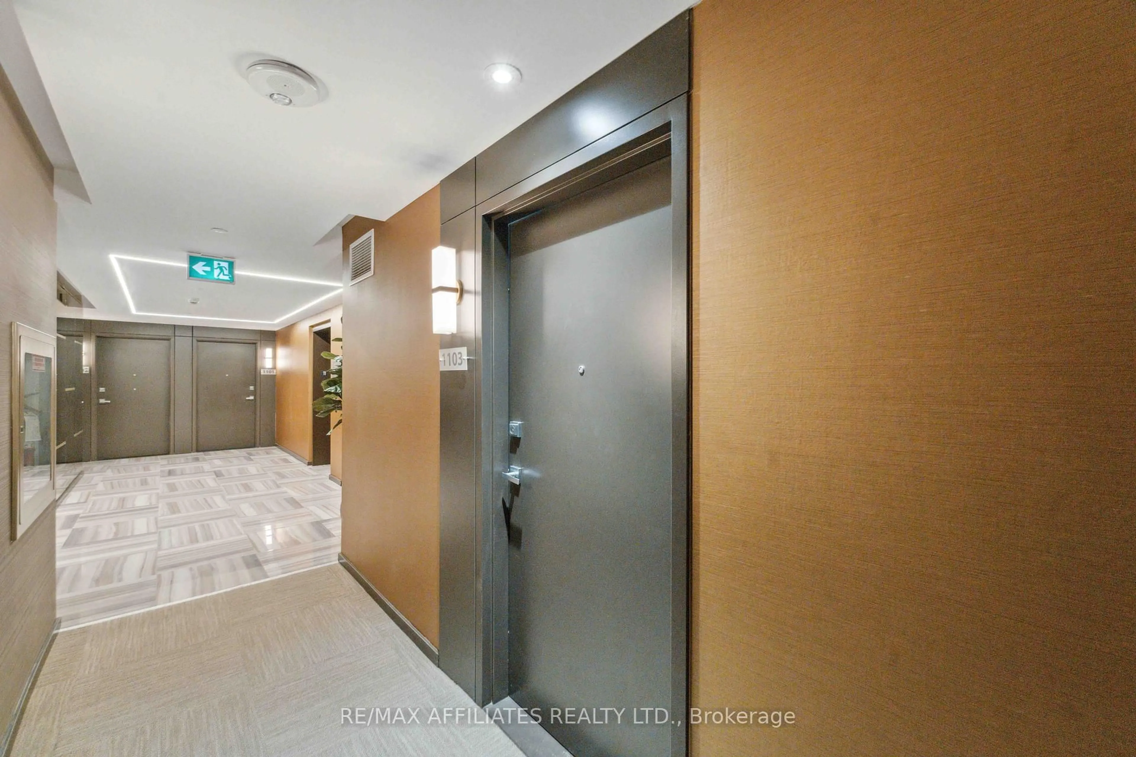 Indoor foyer for 200 Inlet Park #1103, Ottawa Ontario K4A 5H3