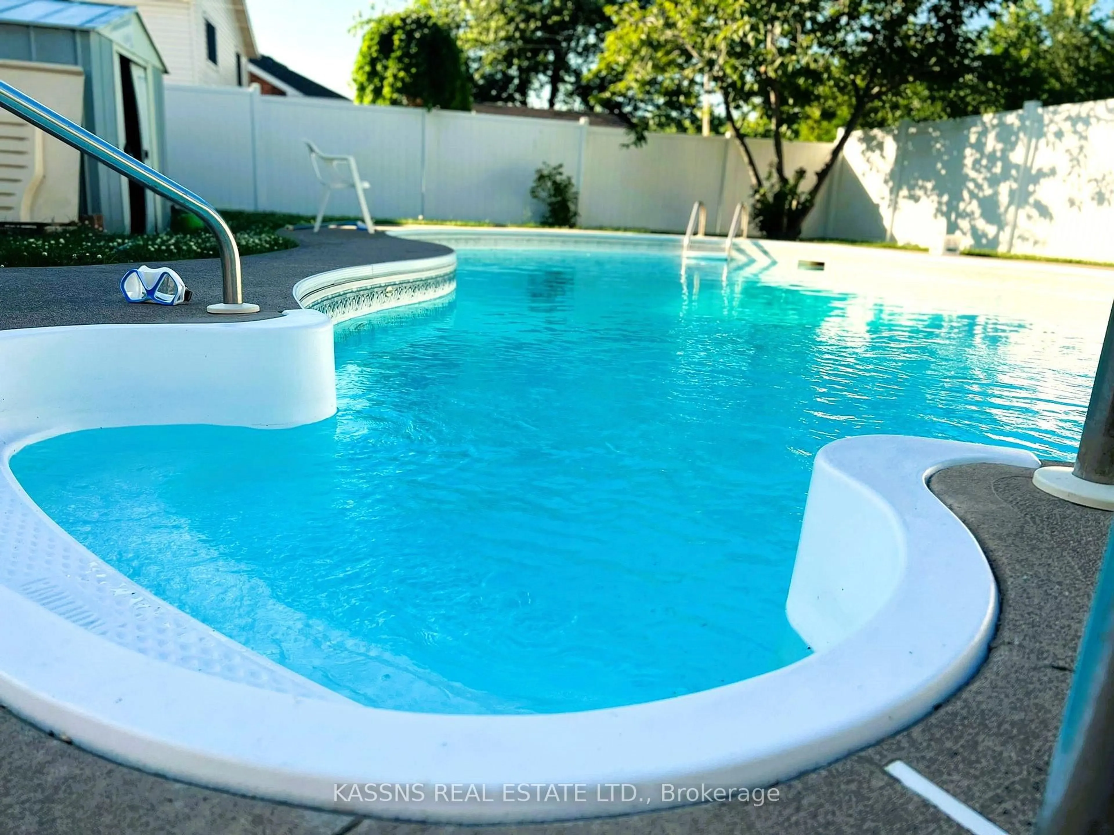 Pool for 2662 Cappelletto Rd, Windsor Ontario N8W 5M9