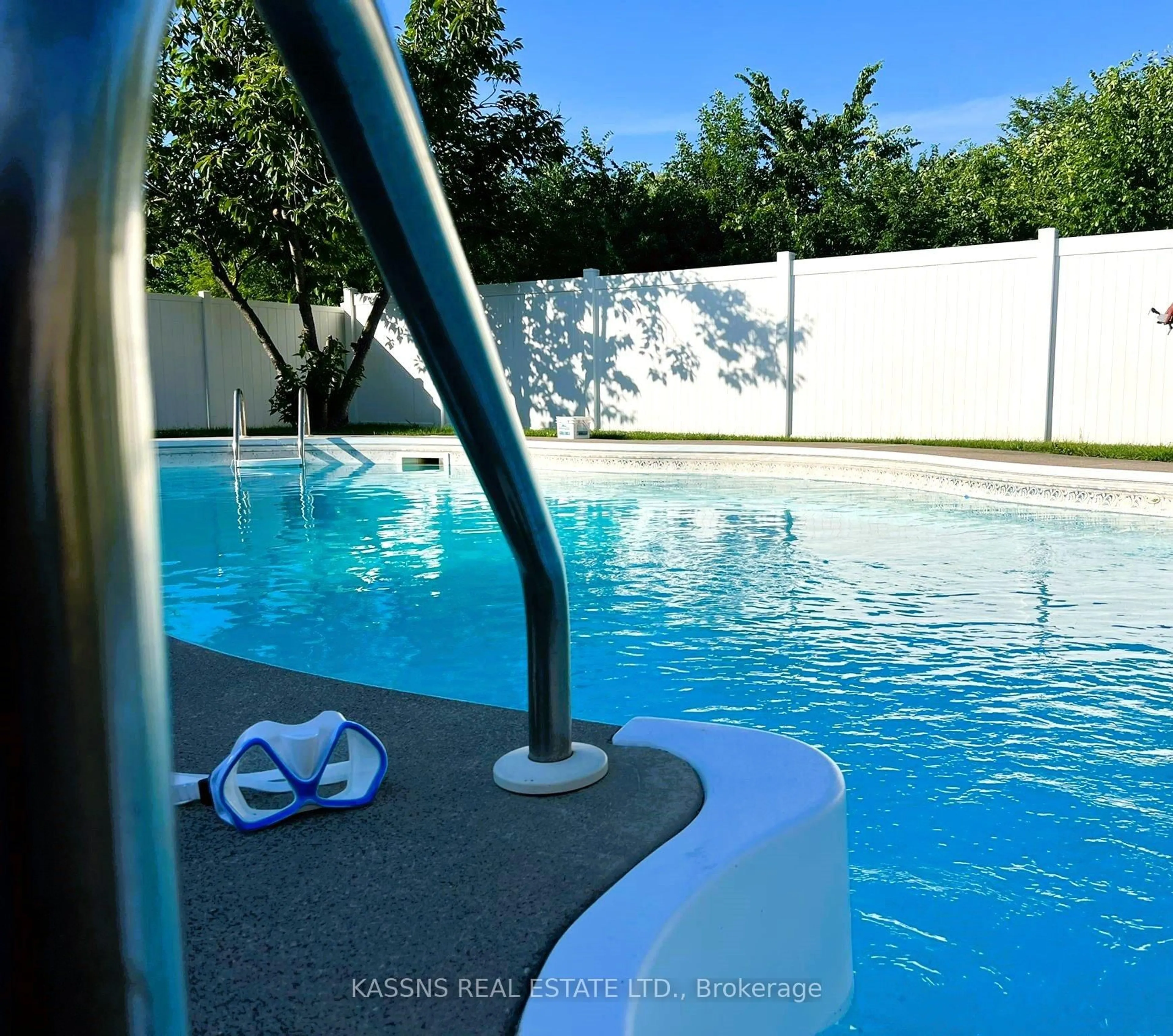 Pool for 2662 Cappelletto Rd, Windsor Ontario N8W 5M9