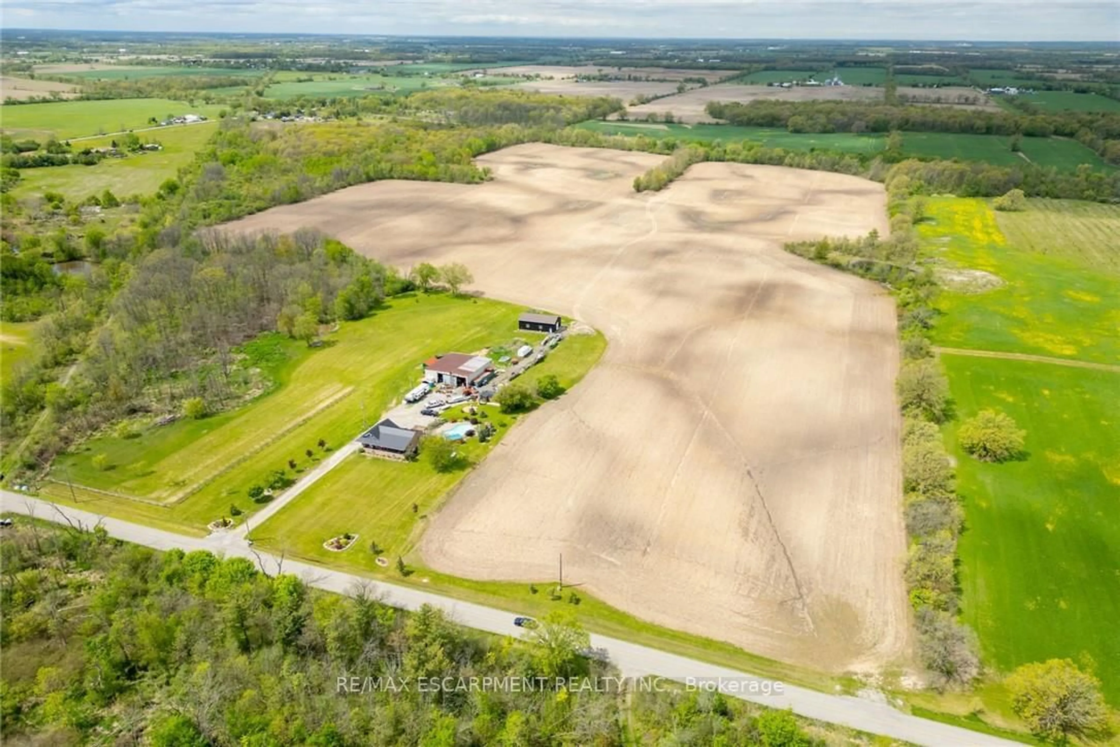 A pic from outside/outdoor area/front of a property/back of a property/a pic from drone, unknown for 1309 Concession 1 Rd, Haldimand Ontario N0A 1C0