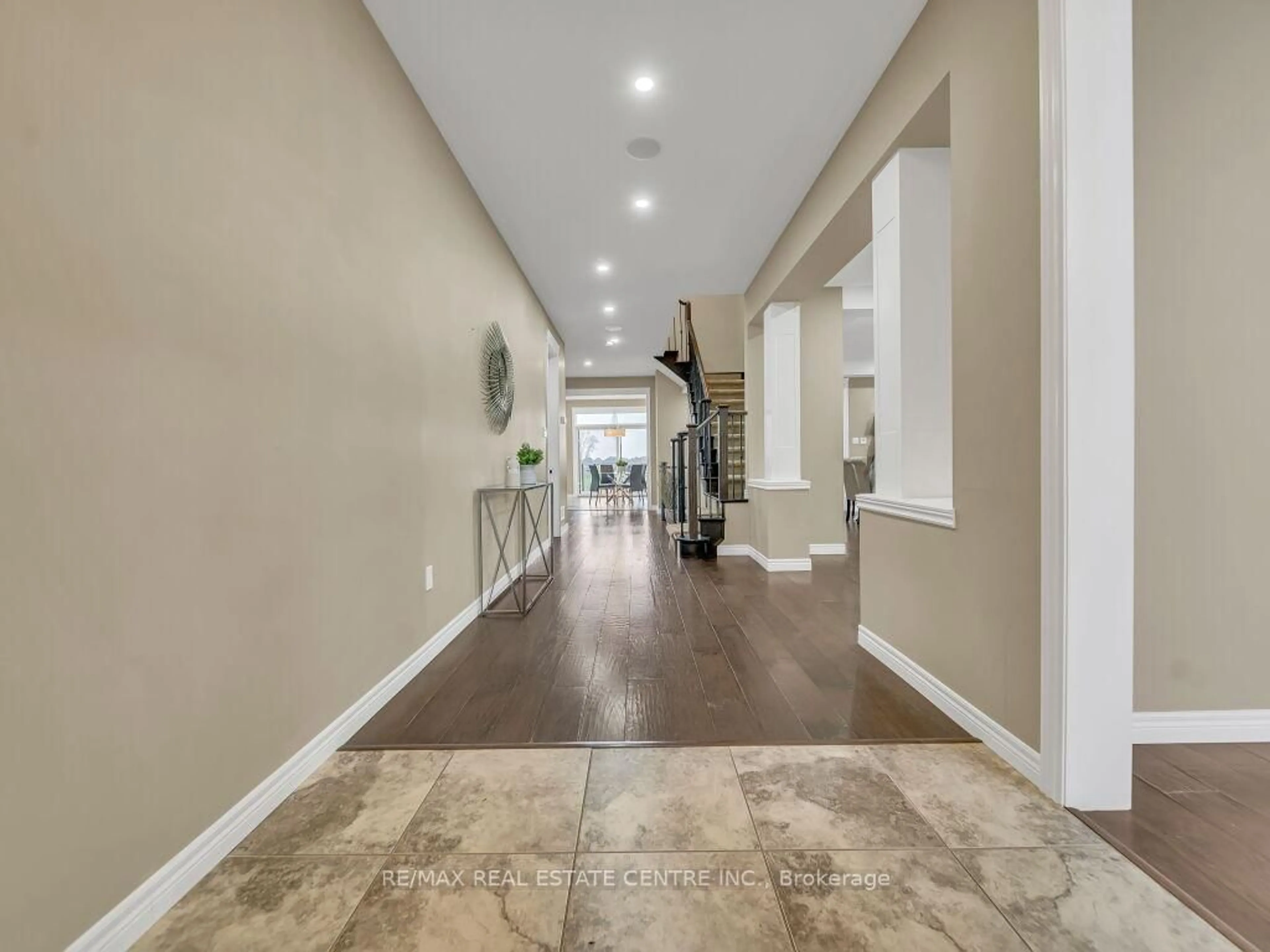 Indoor foyer for 264 Evens Pond Cres, Kitchener Ontario N2R 0B8