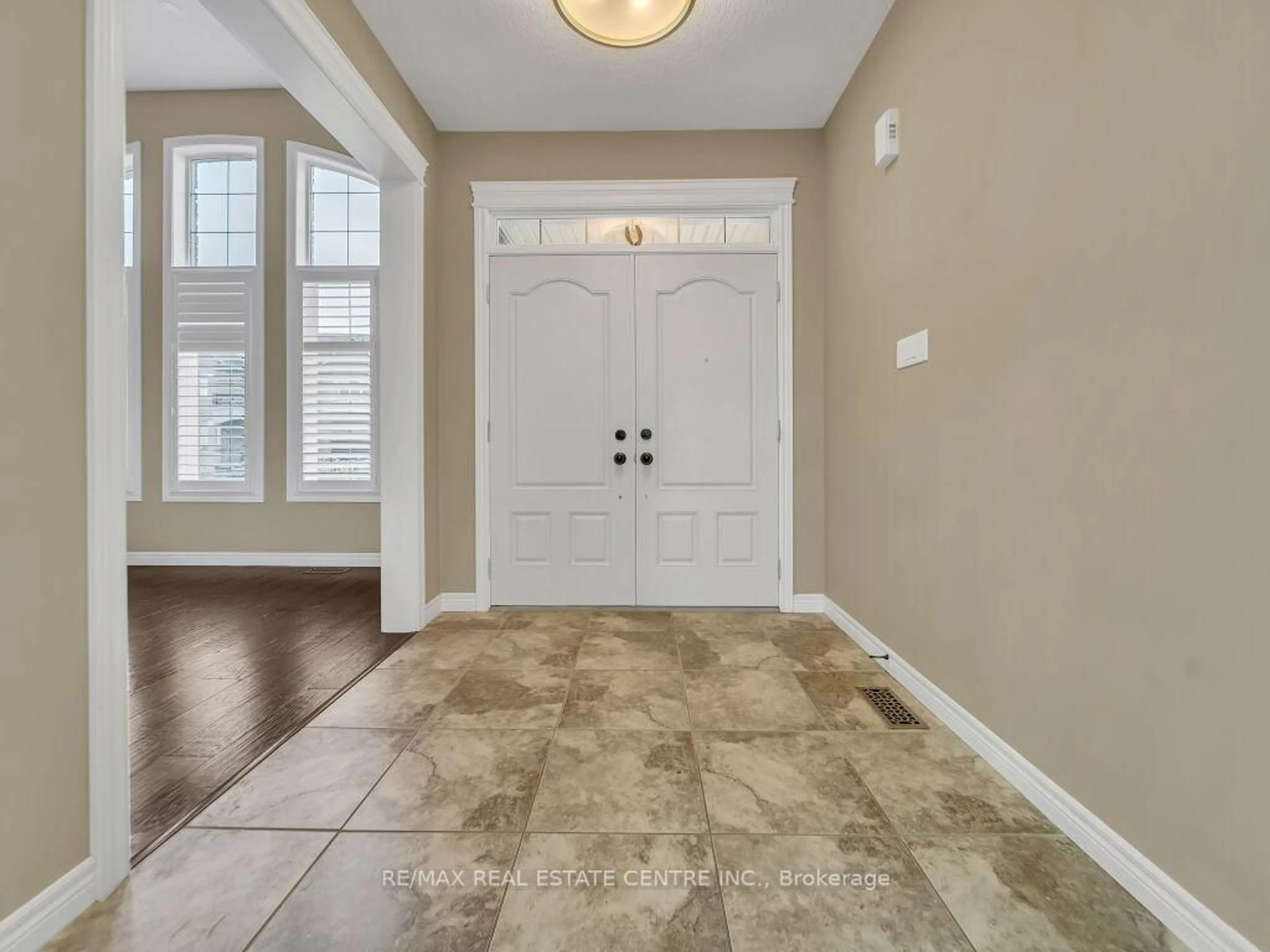 Indoor entryway for 264 Evens Pond Cres, Kitchener Ontario N2R 0B8