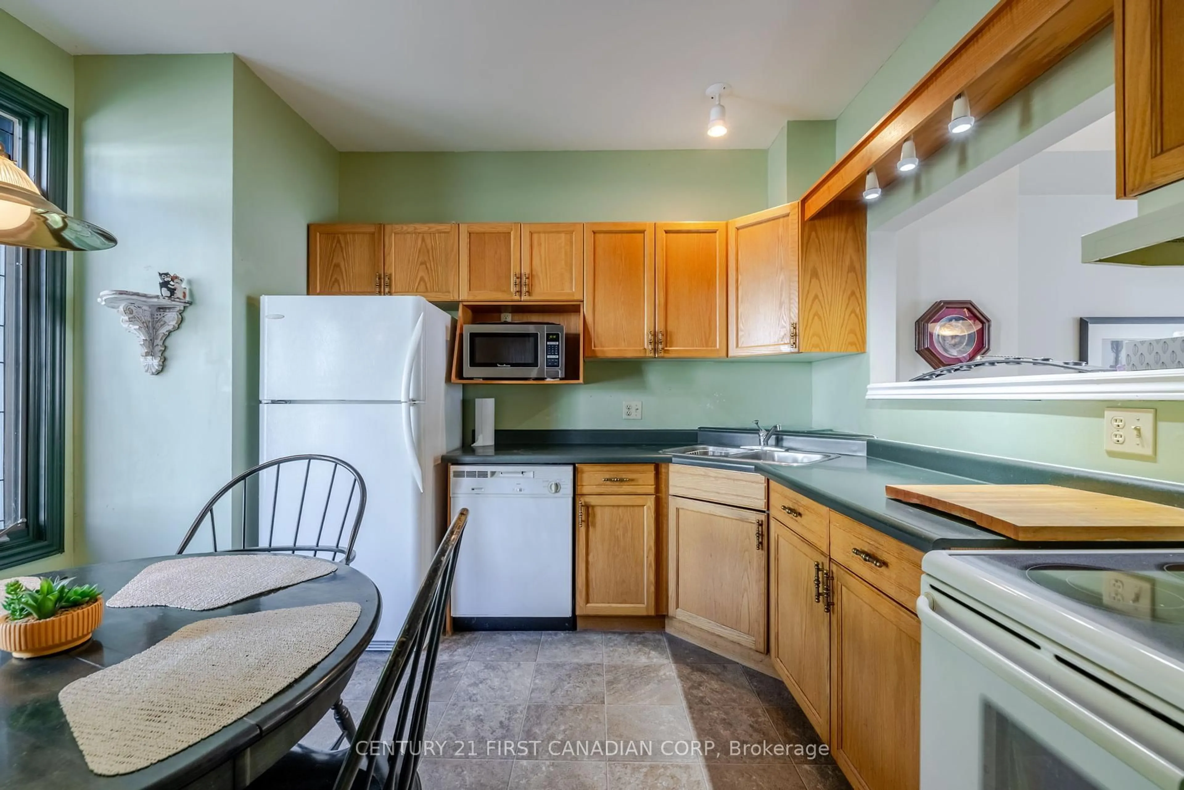 Standard kitchen, unknown for 1415 Commissioners Rd #19, London South Ontario N6K 1E2