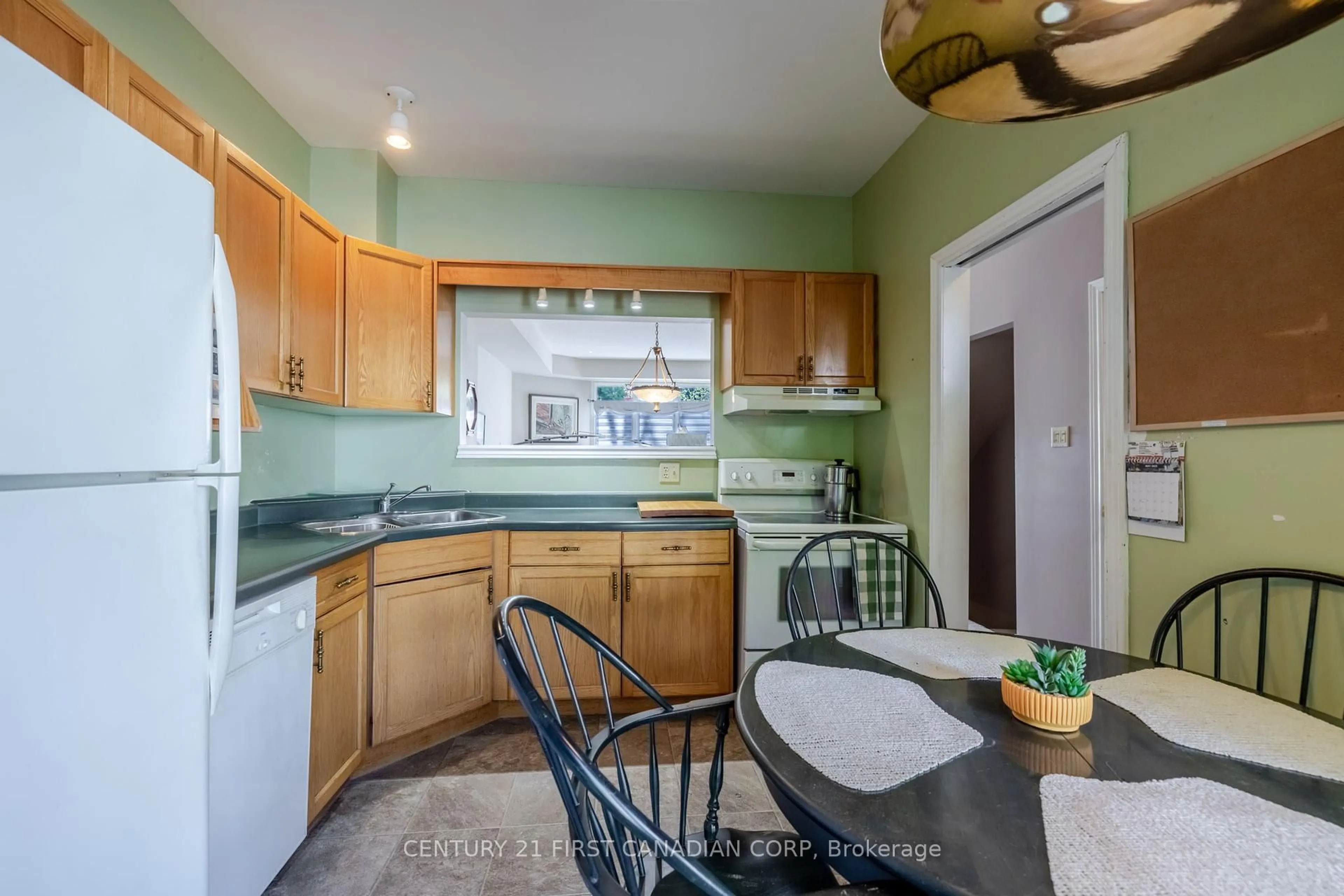 Standard kitchen, ceramic/tile floor for 1415 Commissioners Rd #19, London South Ontario N6K 1E2