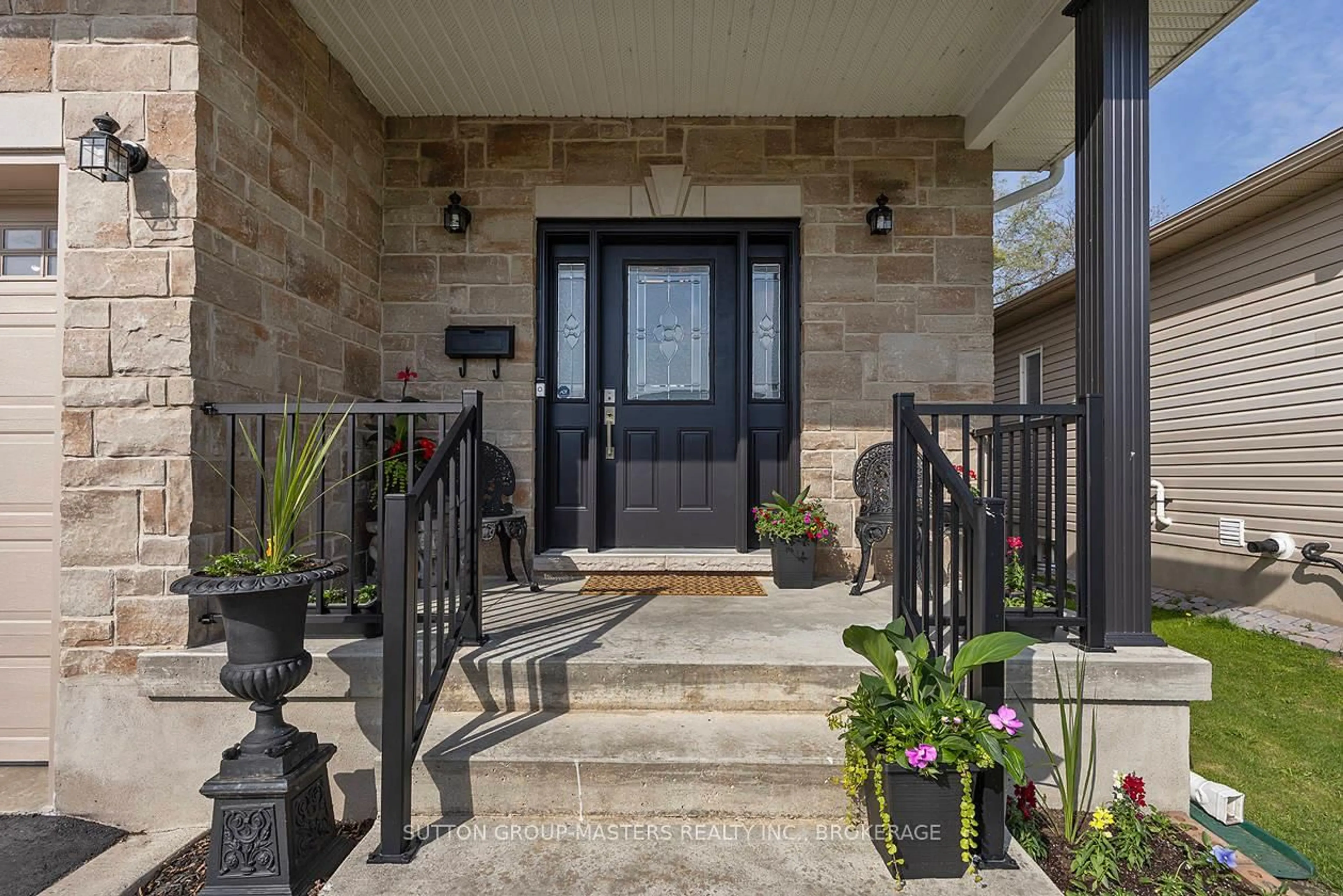 Indoor entryway for 112 Jordyns Crt, Loyalist Ontario K7N 0A7