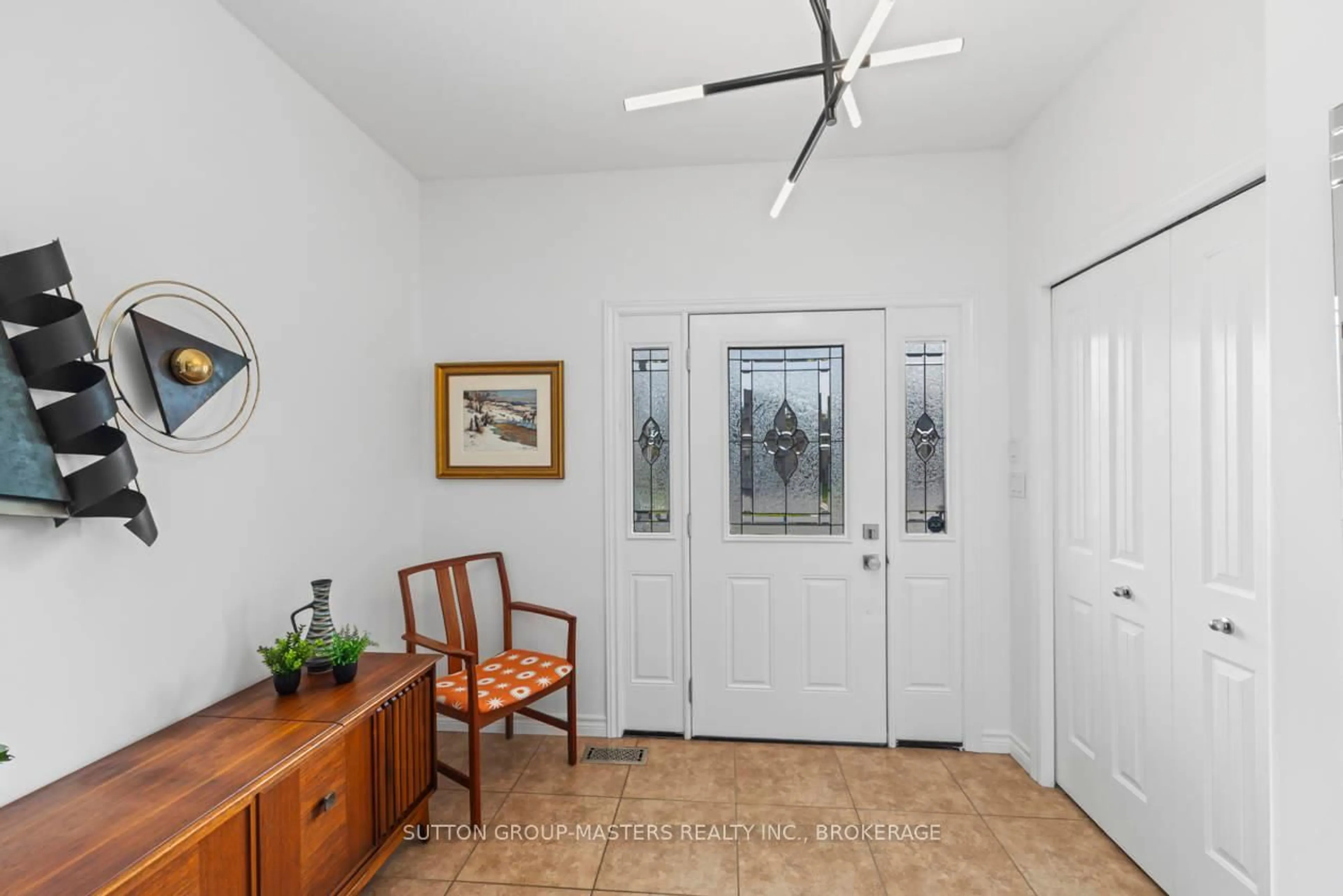 Indoor entryway for 112 Jordyns Crt, Loyalist Ontario K7N 0A7