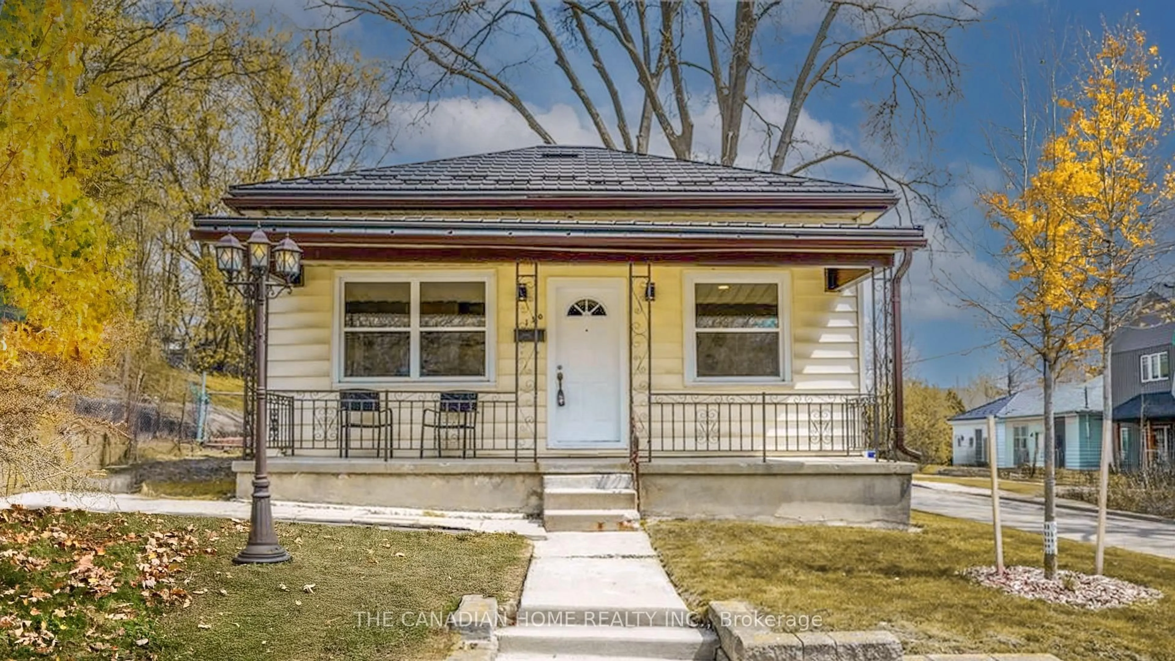Home with vinyl exterior material, street for 130 Clarence St, London East Ontario N6B 2J6