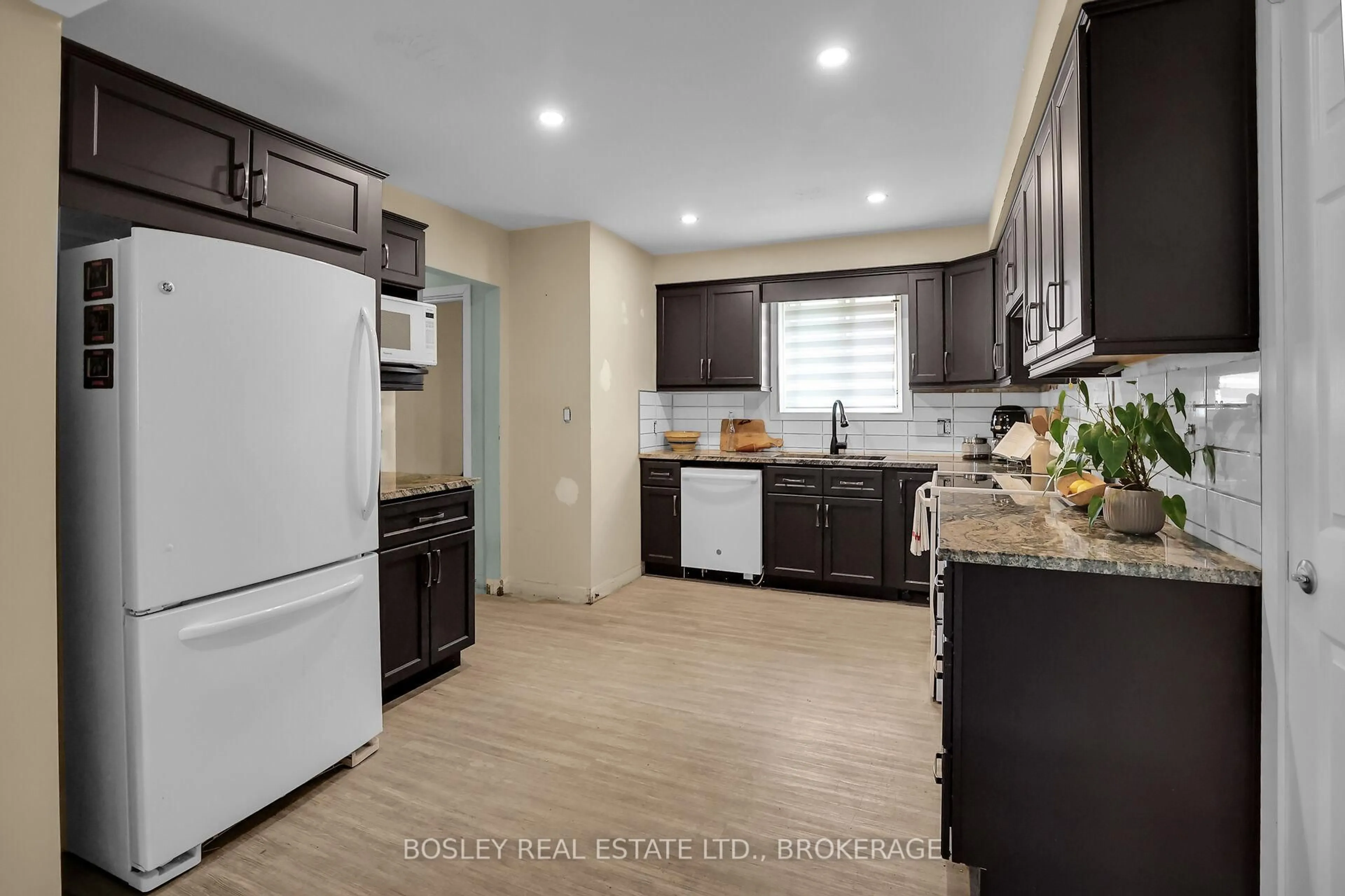 Unknown for 6392 Charnwood Ave, Niagara Falls Ontario L2H 2H2