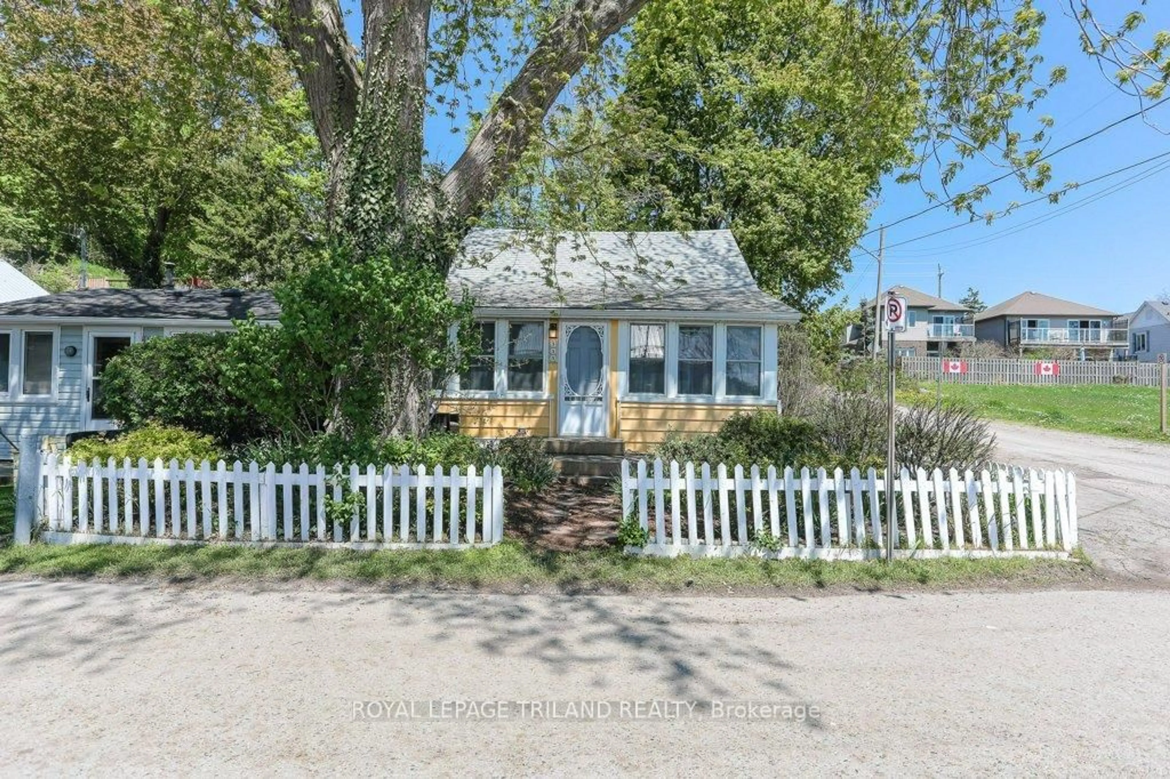 A pic from outside/outdoor area/front of a property/back of a property/a pic from drone, street for 333 FIRST St, Central Elgin Ontario N5L 1E3