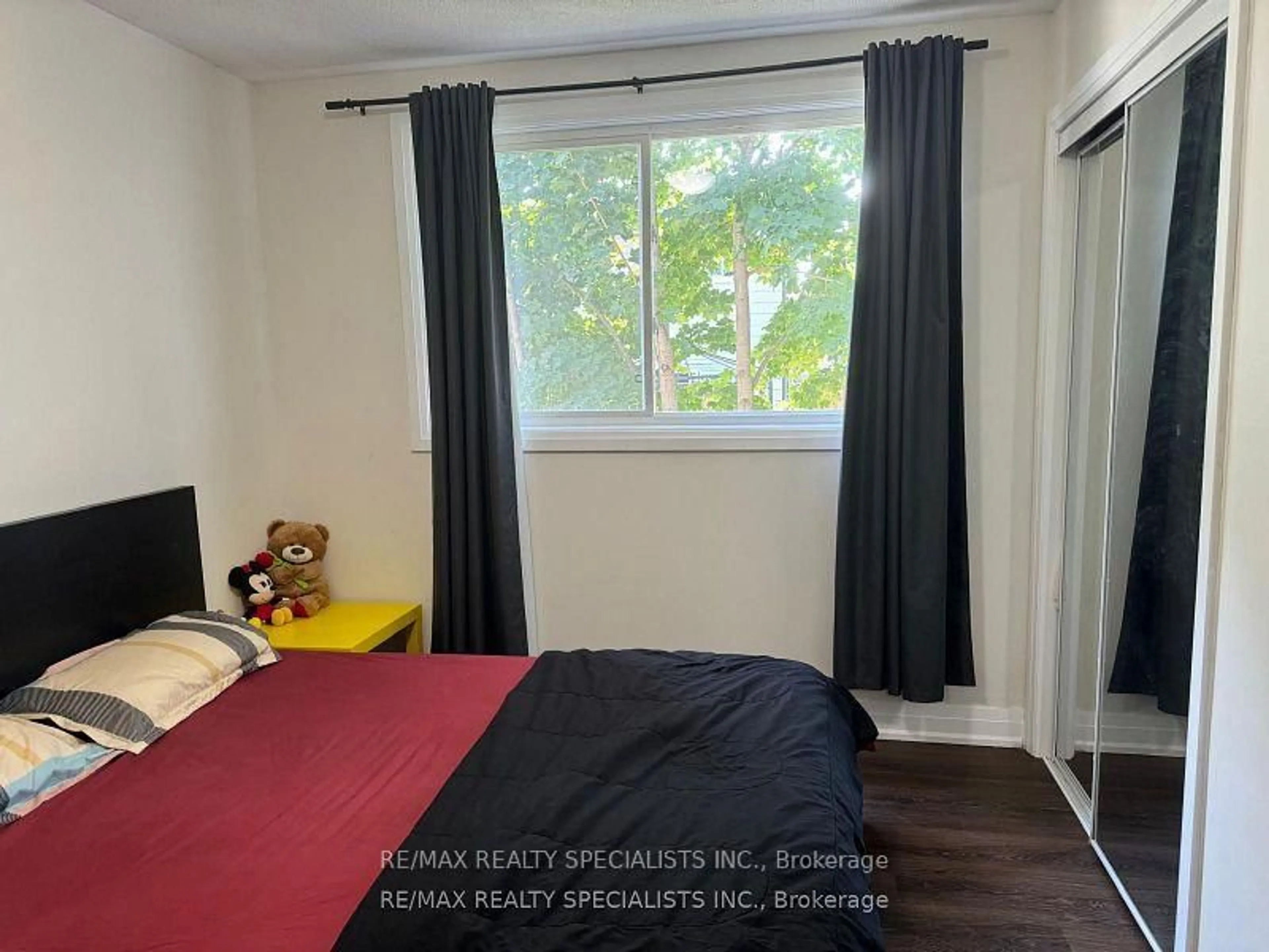 A pic of a room for 32 Canterbury Dr, St. Catharines Ontario L2P 3M7