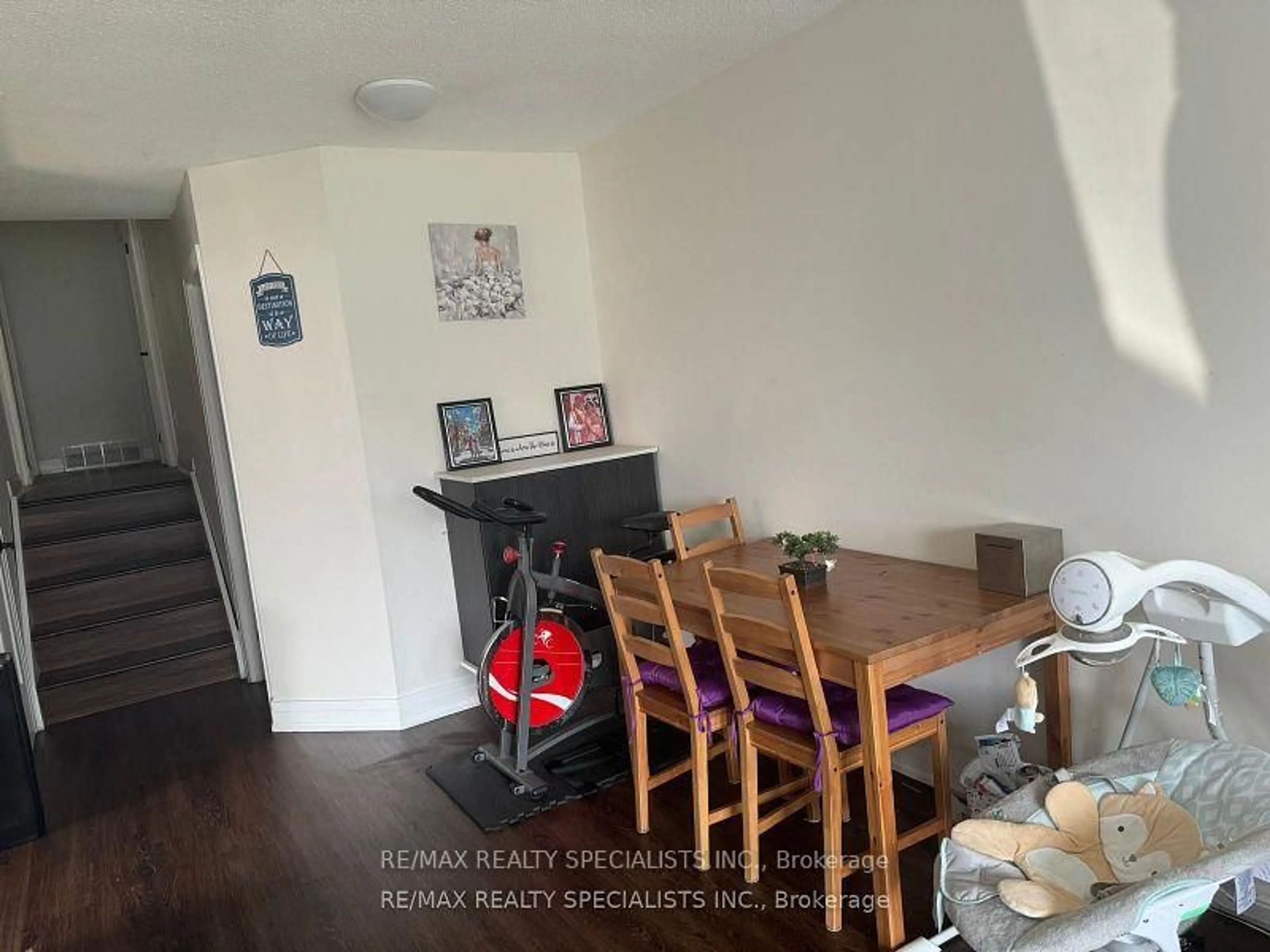 A pic of a room for 32 Canterbury Dr, St. Catharines Ontario L2P 3M7