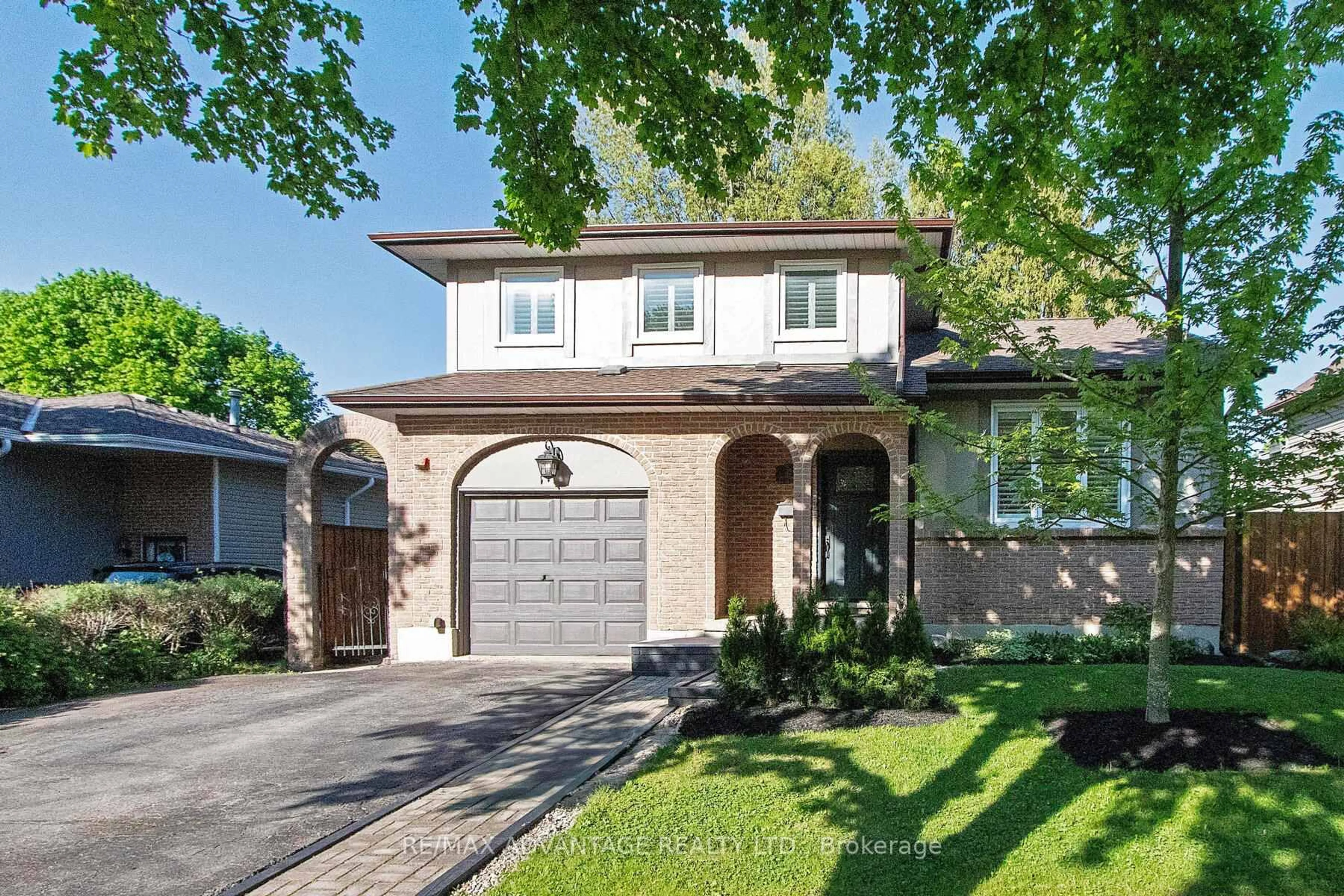 Home with brick exterior material, street for 25 Winding Way Cres, London North Ontario N6G 3E8