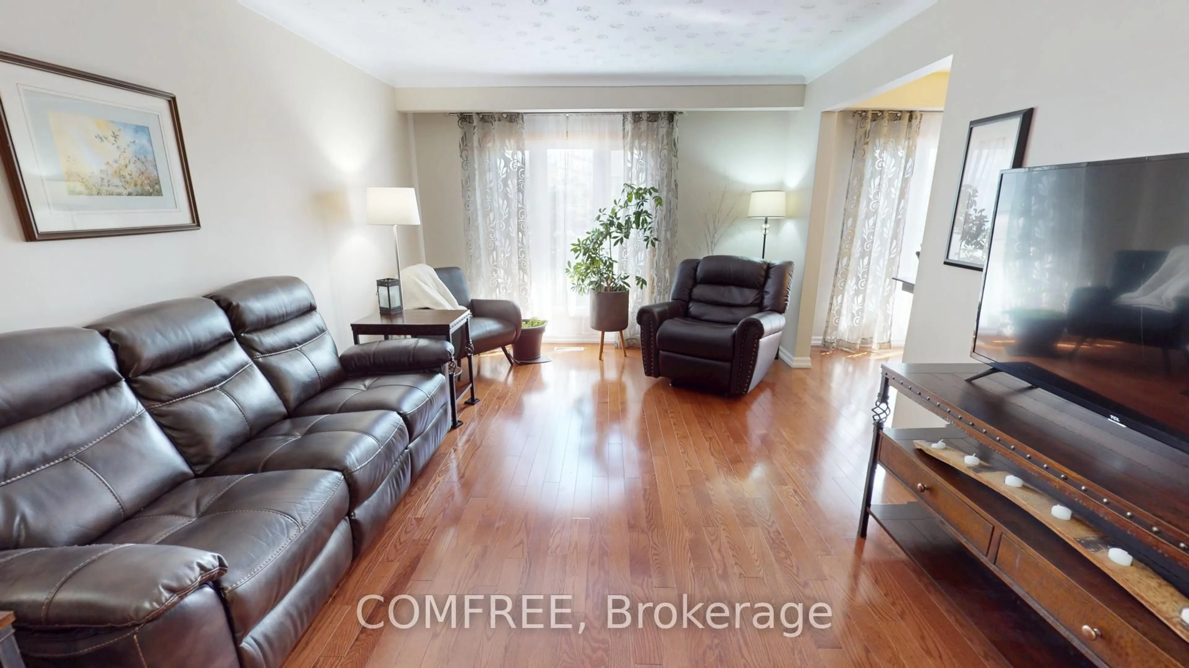 Living room with furniture, wood/laminate floor for 3311 Fairway Rd, Niagara Falls Ontario L2J 3R5
