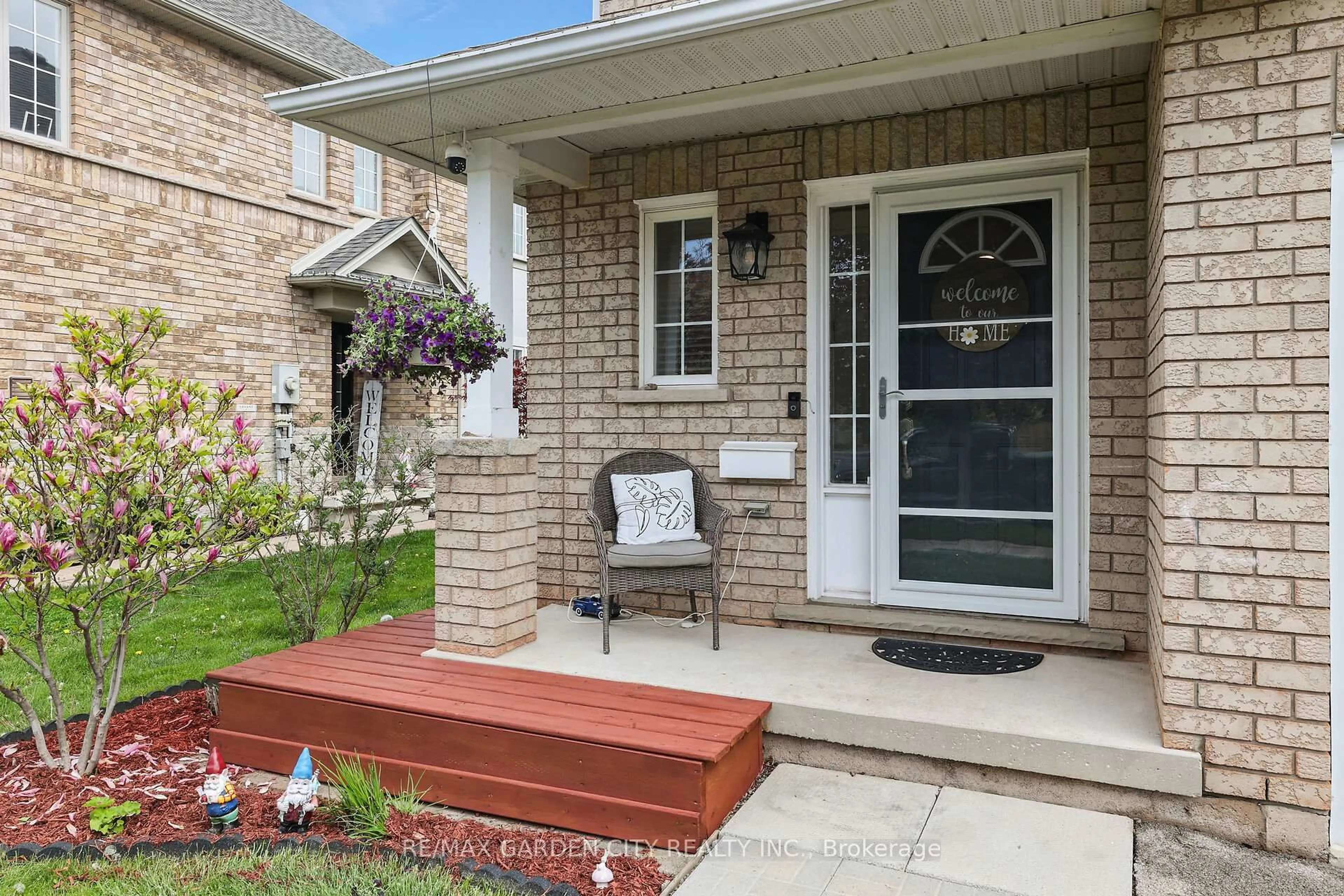 Unknown for 48 Magnolia Cres, Grimsby Ontario L3M 5N1