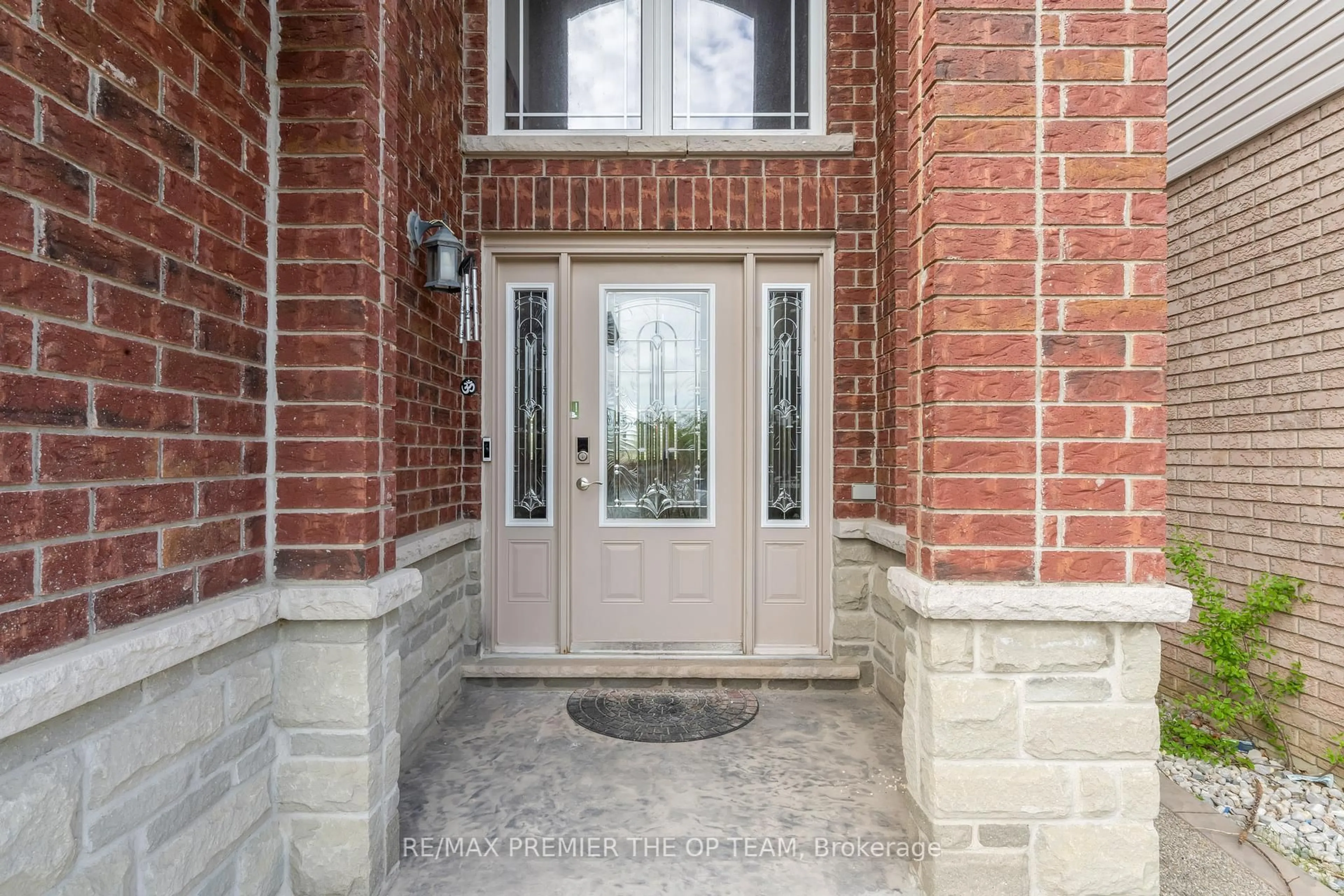 Indoor entryway for 147 Pelech Cres, Hamilton Ontario L0R 1P0