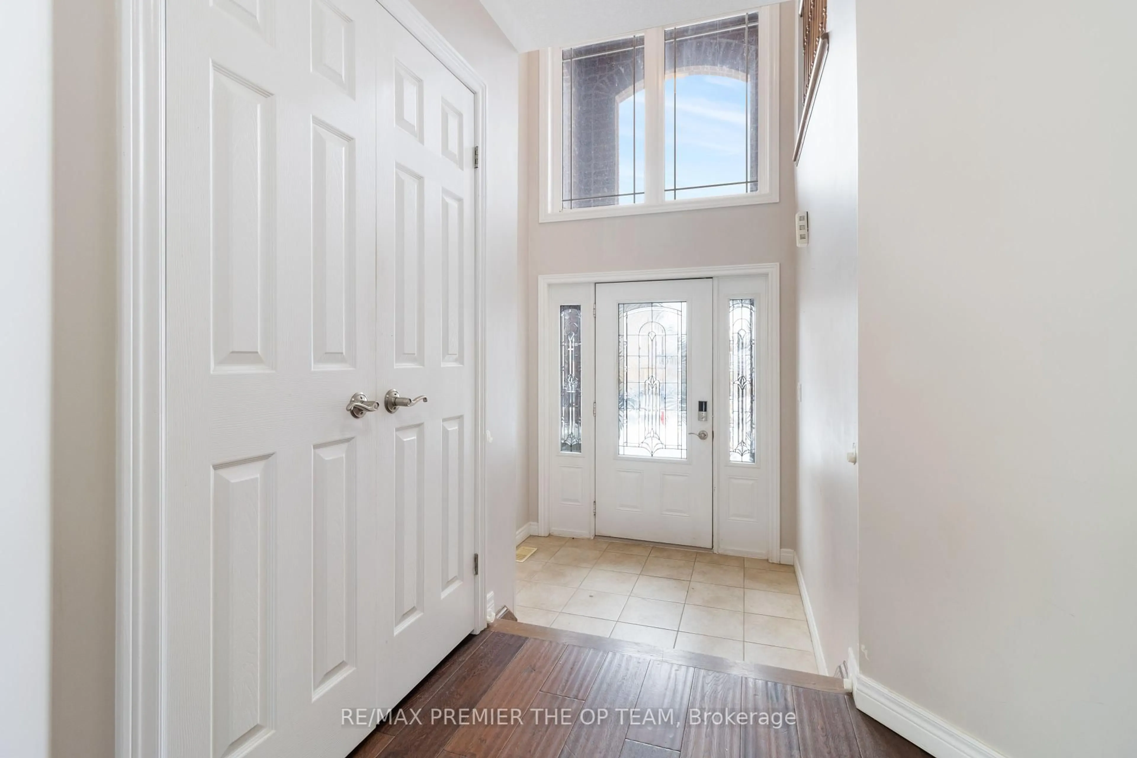 Indoor entryway for 147 Pelech Cres, Hamilton Ontario L0R 1P0