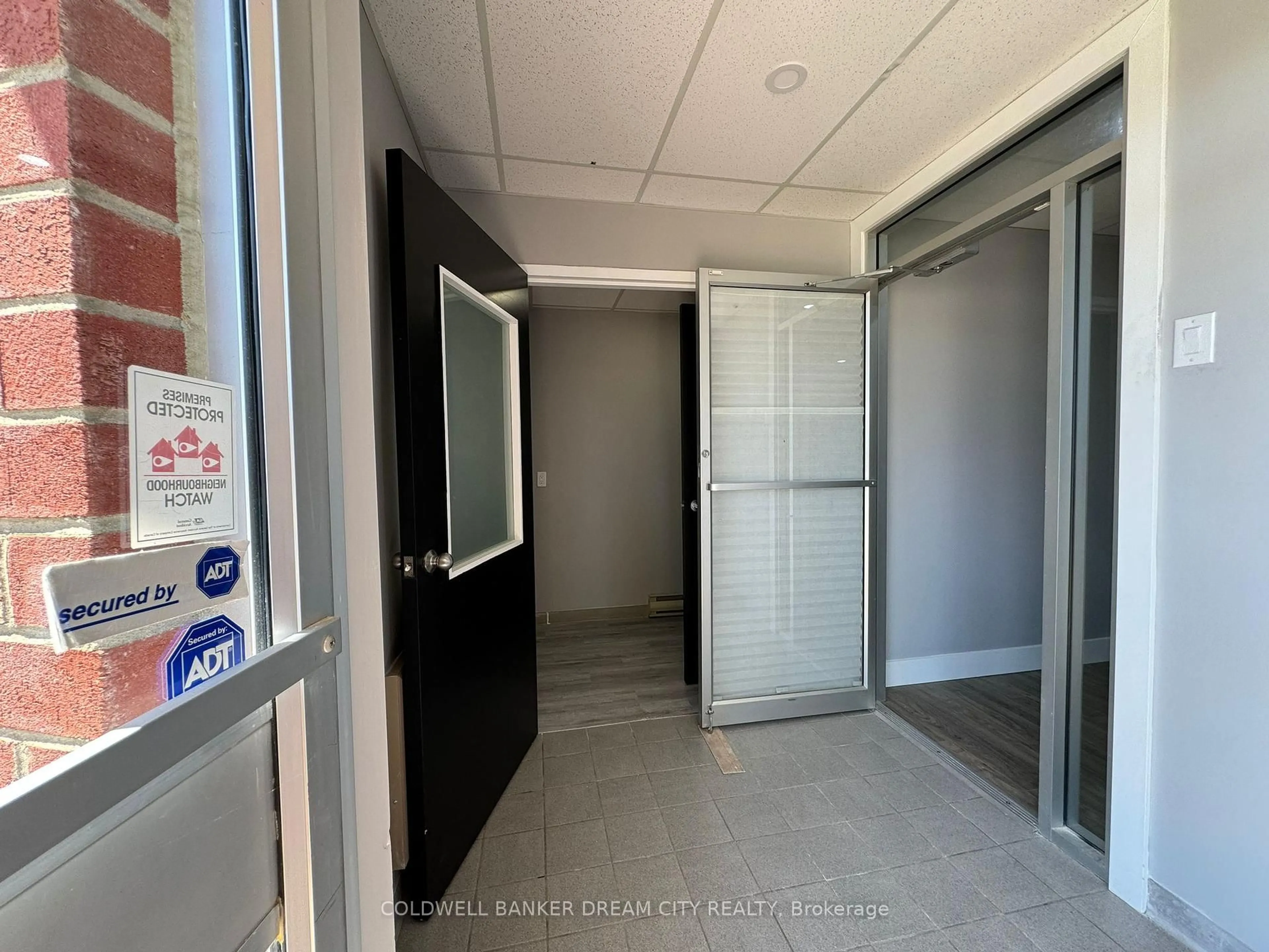 Indoor foyer for 93 Main St, Chatham-Kent Ontario N0P 1T0