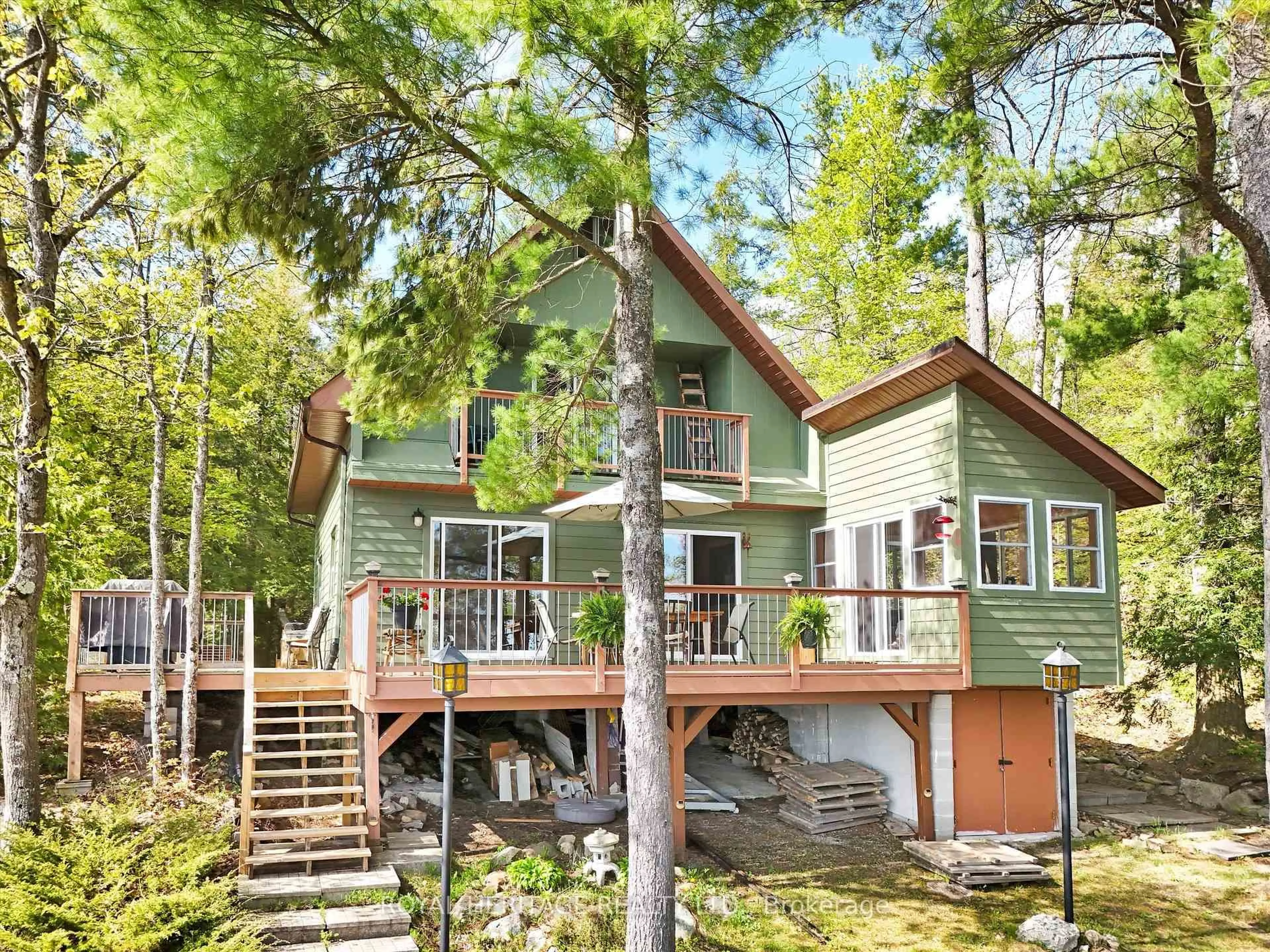 Home with vinyl exterior material, forest/trees view for 1346 Wahta #2 Rd, Georgian Bay Ontario P0C 1A0